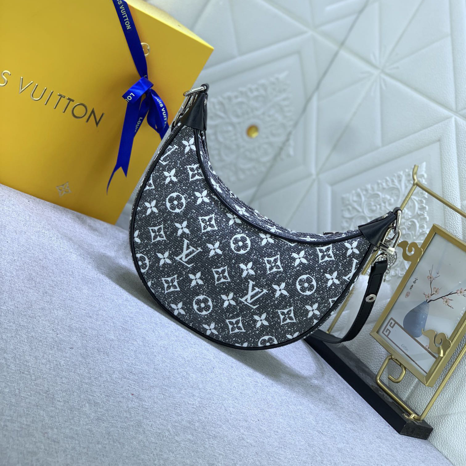 LV Designer Bag Shoulder Bag Luxury Bag Adjustable Shoulder Straps For Easy Shoulder Or Crossbody Crossbody Designer Bag Ladies Casual Handbag Chain Ladies Moon Package Half Circle Package Arc Package Pea Package Mini Bag