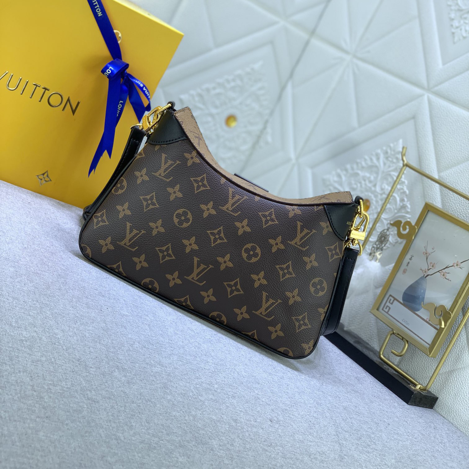 LV Designer Bag Shoulder Bag Luxury Bag Adjustable Shoulder Straps For Easy Shoulder Or Crossbody Crossbody Designer Bag Ladies Casual Handbag Chain Ladies Moon Package Half Circle Package Arc Package Pea Package Mini Bag