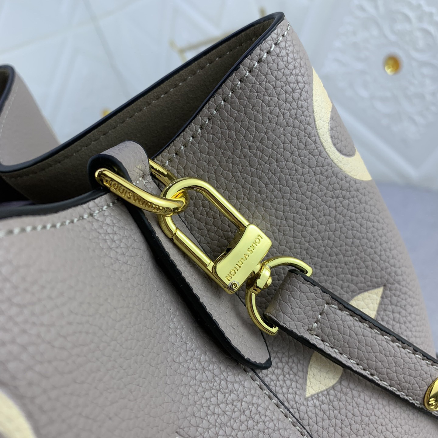 LV Designer Bagss Luxury Bag Classic Handbag Bucket Bag Detachable Handle And Detachable And Adjustable Strap Fashion Bag High Quality Leather Bag