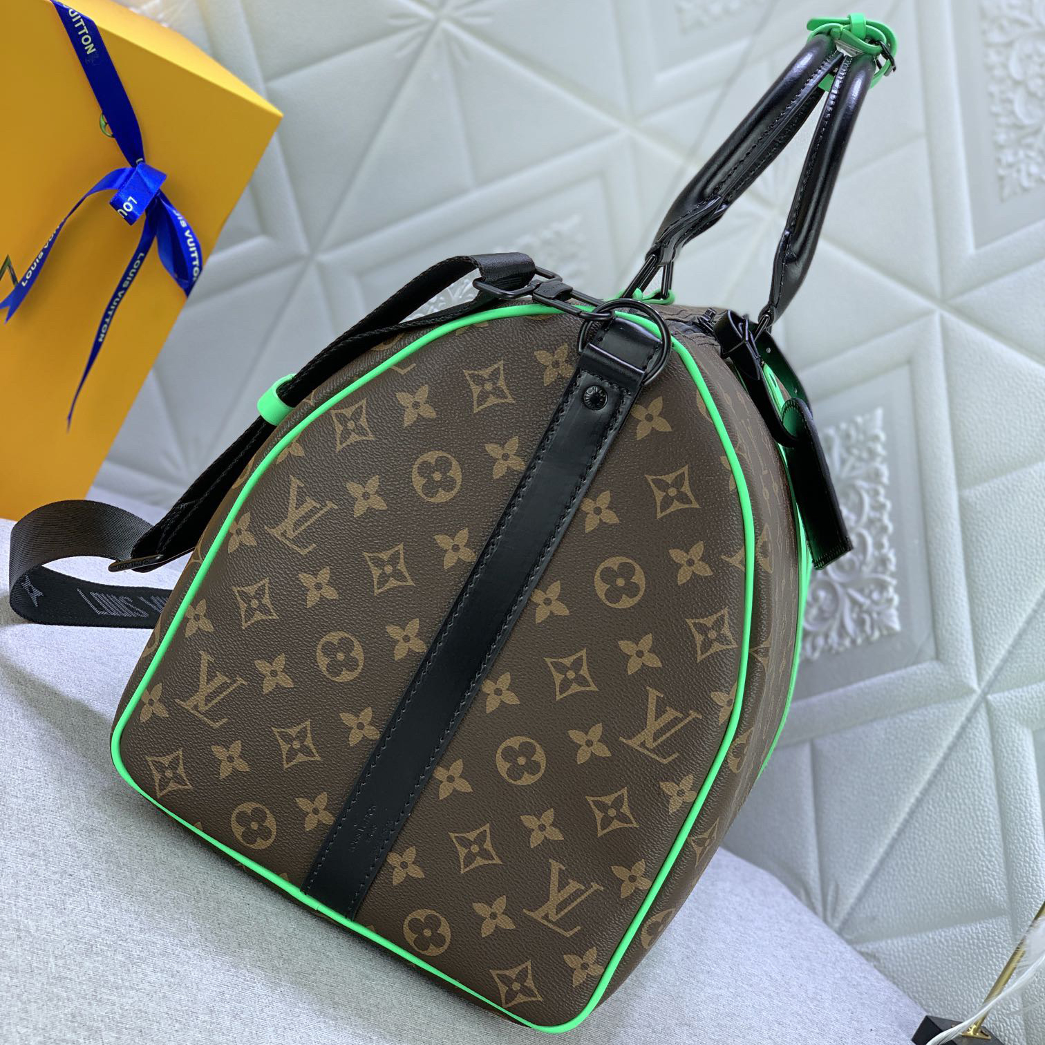 LV High Qualitys Women Bags Luxurys Handbags Unisex Traveling Bag Canvas Cutting Creates Ample Space, Making It A Great Choice For Weekend Short Trips Female Purse Wallet Hand Bag