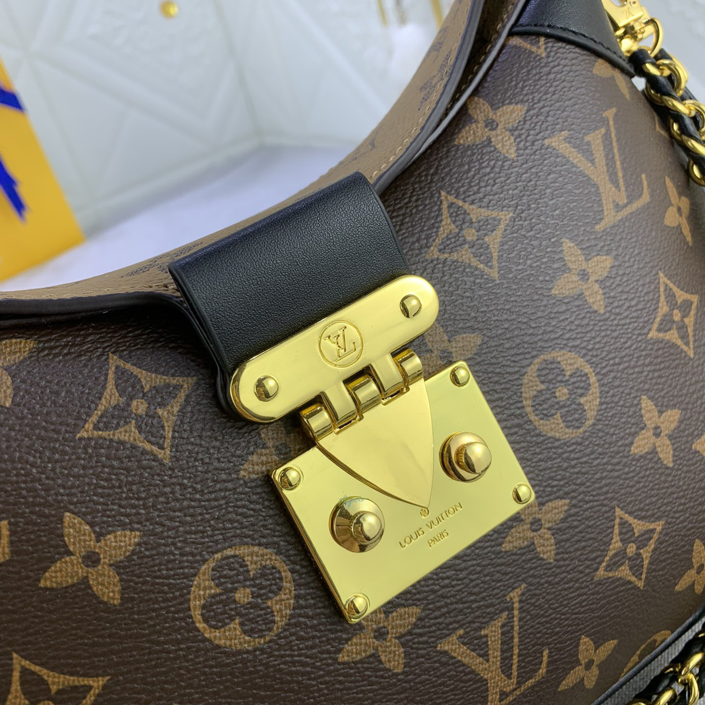 LV Designer Bag Shoulder Bag Luxury Bag Adjustable Shoulder Straps For Easy Shoulder Or Crossbody Crossbody Designer Bag Ladies Casual Handbag Chain Ladies Moon Package Half Circle Package Arc Package Pea Package Mini Bag