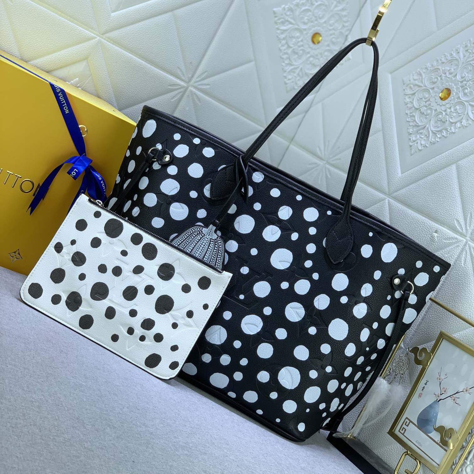 LV Designer Bagss Luxury Bag Printed Handbag The Its Ample Interior Can Accommodate Printed Laptops And Other Office Supplies Fashion Bag High Quality Leather Bag