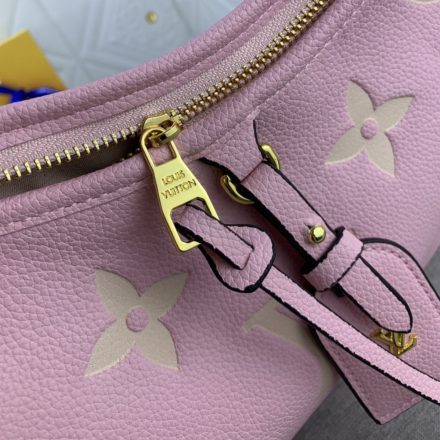 LV Designer Bagss Luxury Bag Shoulder Bag Canvas And Leather Edging Create A Design That Fits The Body Shape Large Inner Bag Ladies Fashion Bag High Quality Leather Bag