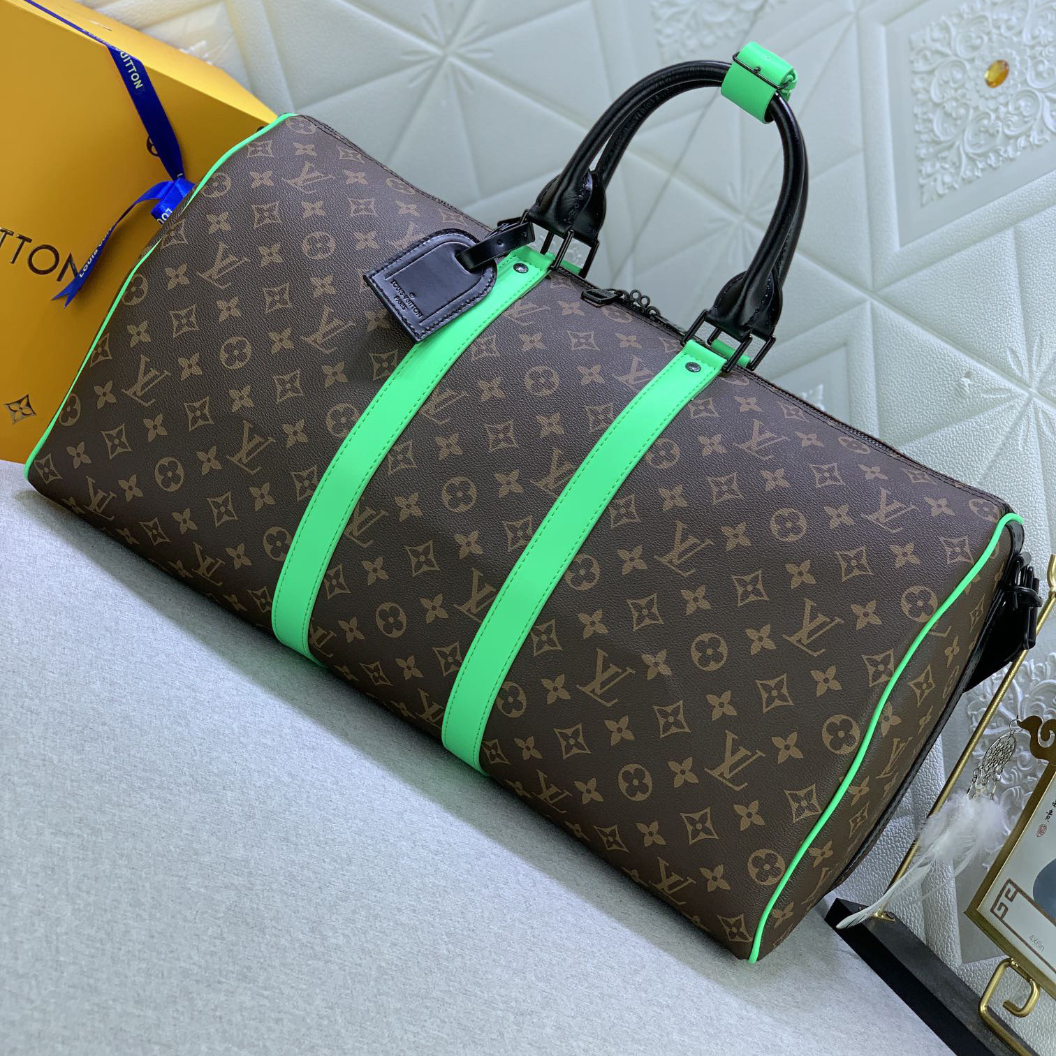 LV High Qualitys Women Bags Luxurys Handbags Unisex Traveling Bag Canvas Cutting Creates Ample Space, Making It A Great Choice For Weekend Short Trips Female Purse Wallet Hand Bag