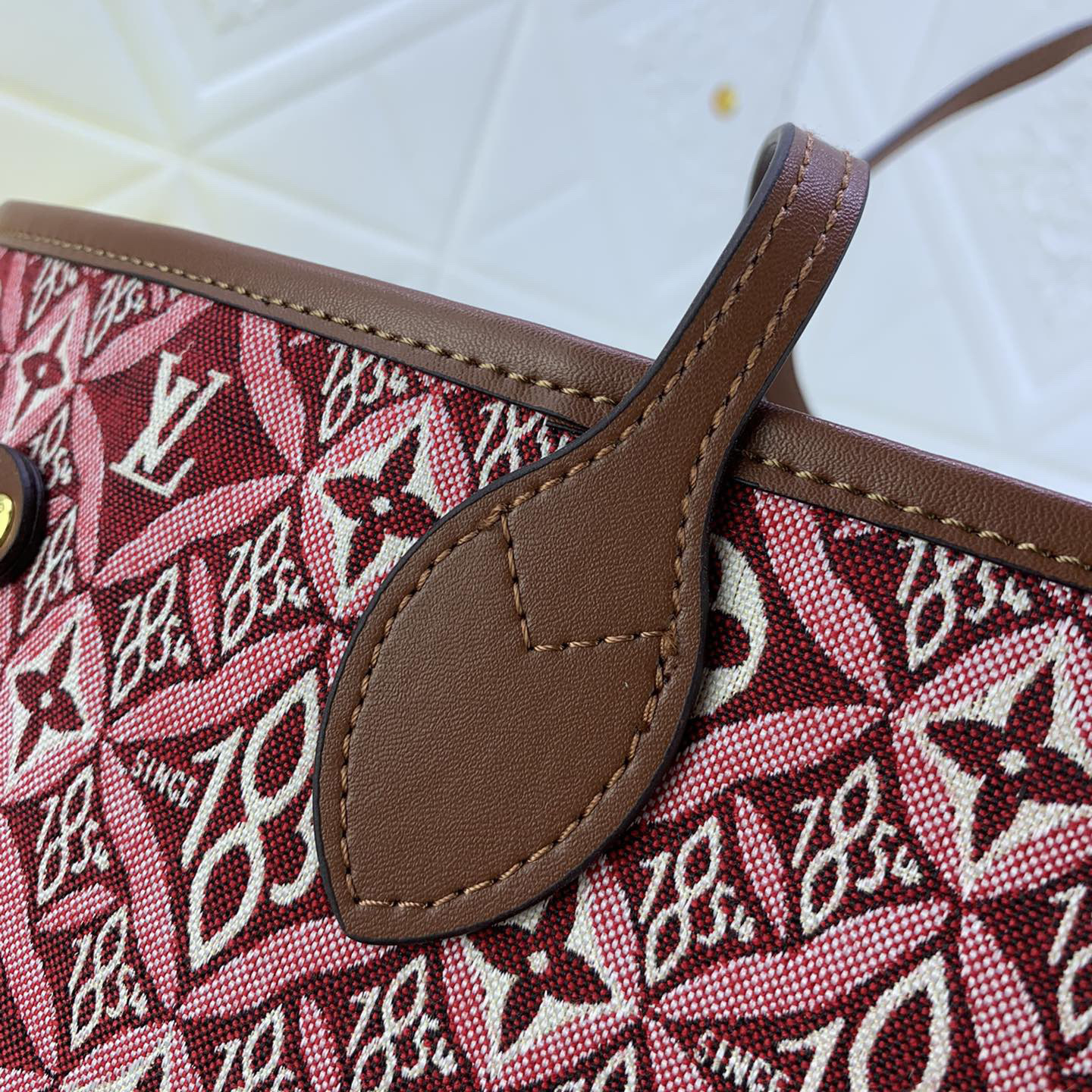 LV Designer Bagss Luxury Bag Shoulder Bag Canvas And Leather Edging Create A Design That Fits The Body Shape Large Inner Bag Ladies Fashion Bag High Quality Leather Bag