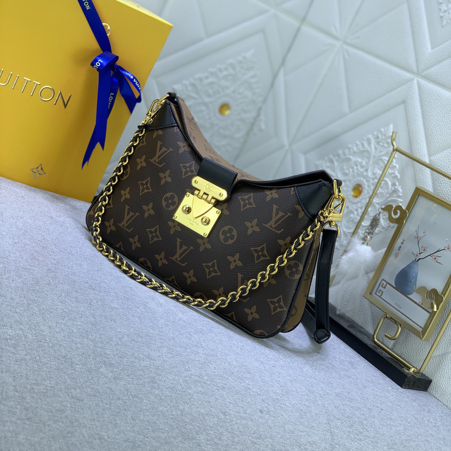 LV Designer Bag Shoulder Bag Luxury Bag Adjustable Shoulder Straps For Easy Shoulder Or Crossbody Crossbody Designer Bag Ladies Casual Handbag Chain Ladies Moon Package Half Circle Package Arc Package Pea Package Mini Bag