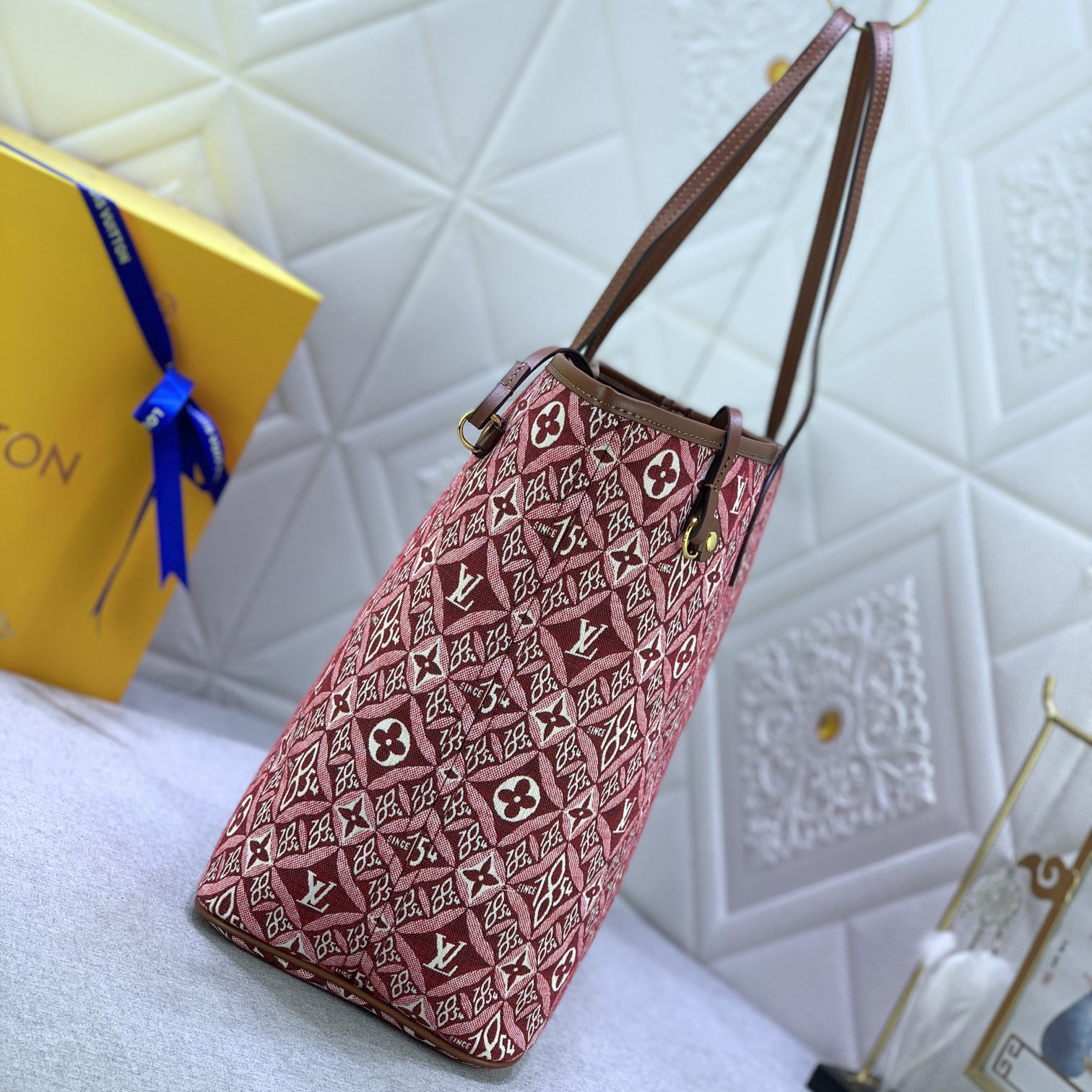 LV Designer Bagss Luxury Bag Shoulder Bag Canvas And Leather Edging Create A Design That Fits The Body Shape Large Inner Bag Ladies Fashion Bag High Quality Leather Bag