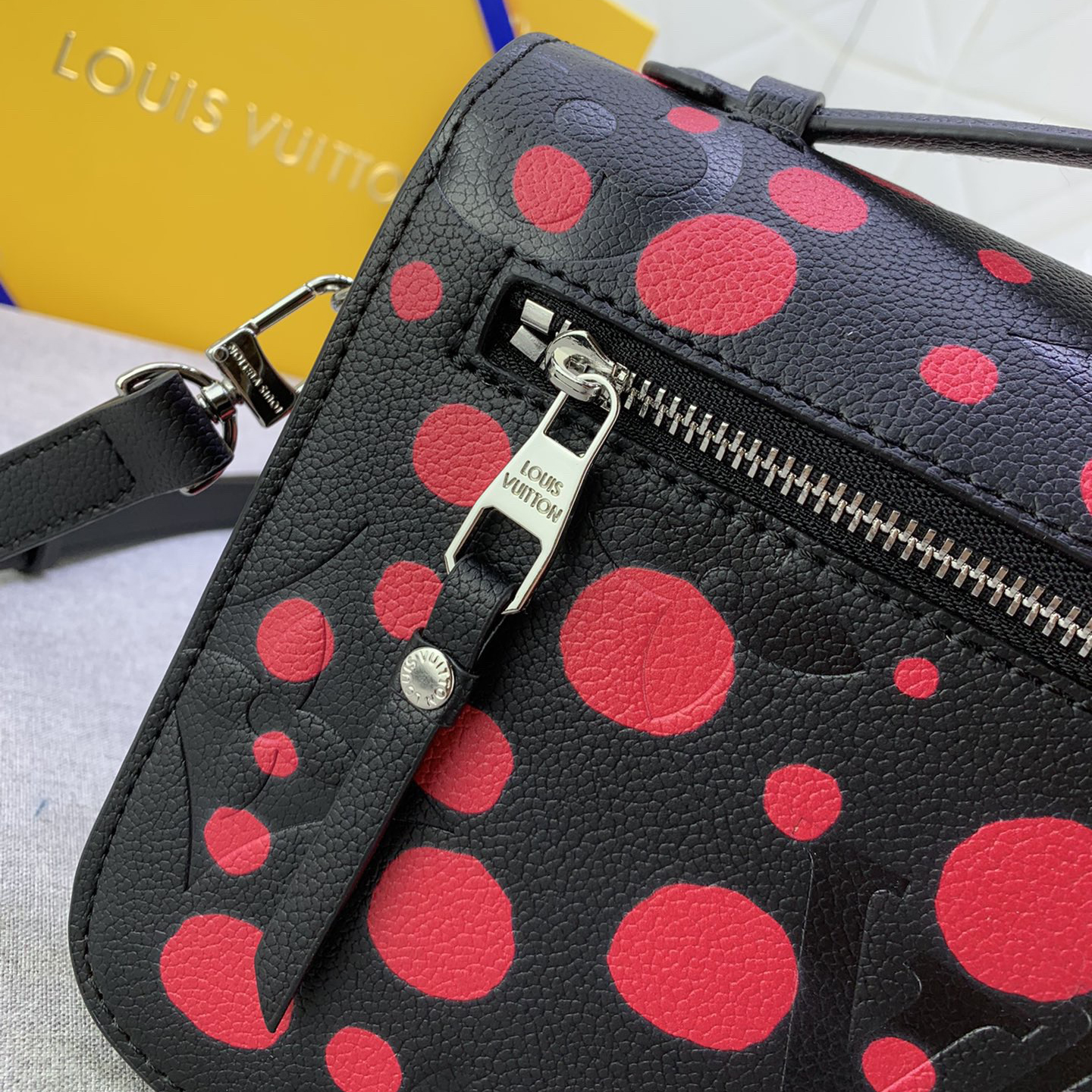 LV Designer Bagss Luxury Bag Classic Handbag Both The Chain And Adjustable Leather Shoulder Strap Can Be Disassembled The Canvas Surface Iconic Polka Dots Of Women Fashion Bag High Quality Leather Bag