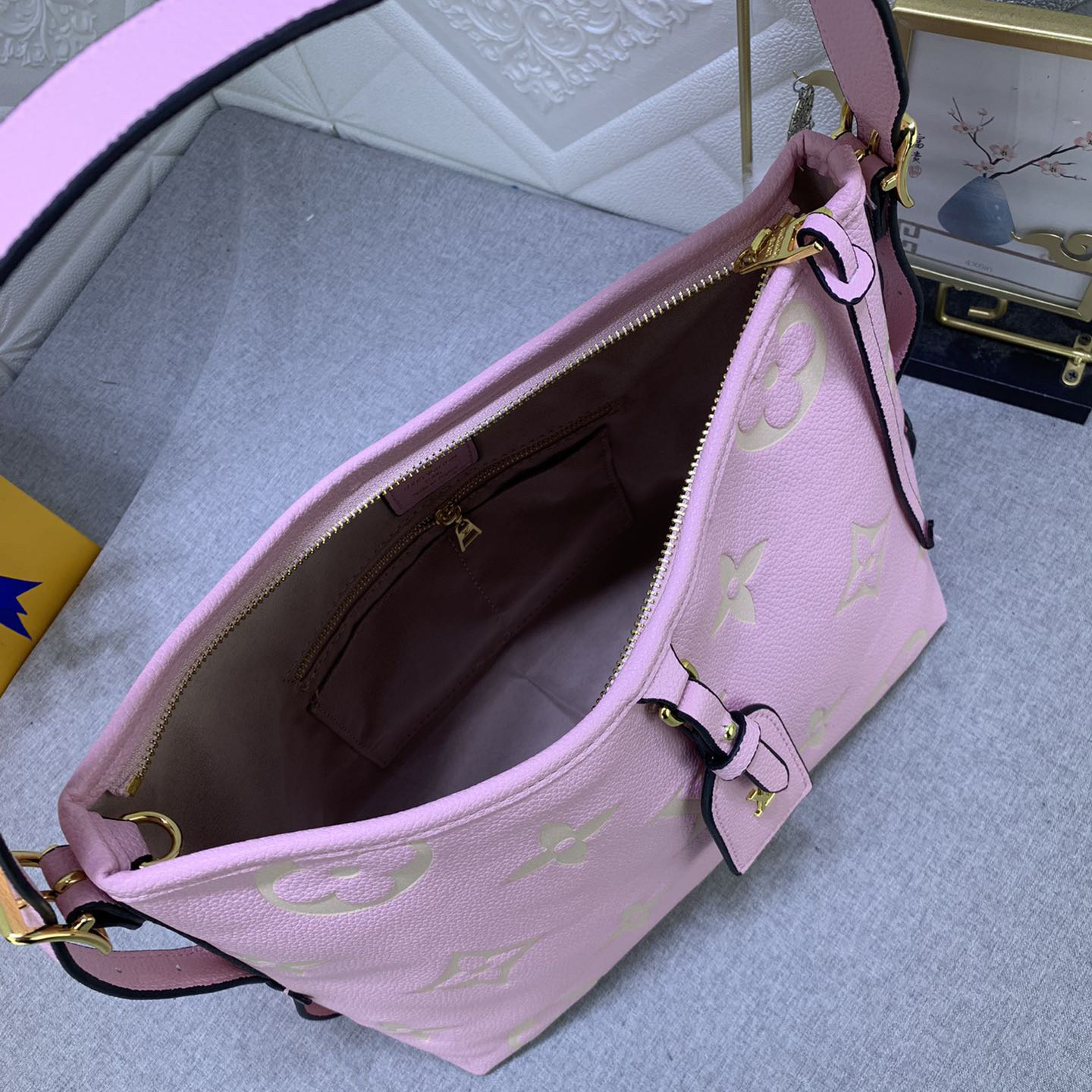 LV Designer Bagss Luxury Bag Shoulder Bag Canvas And Leather Edging Create A Design That Fits The Body Shape Large Inner Bag Ladies Fashion Bag High Quality Leather Bag