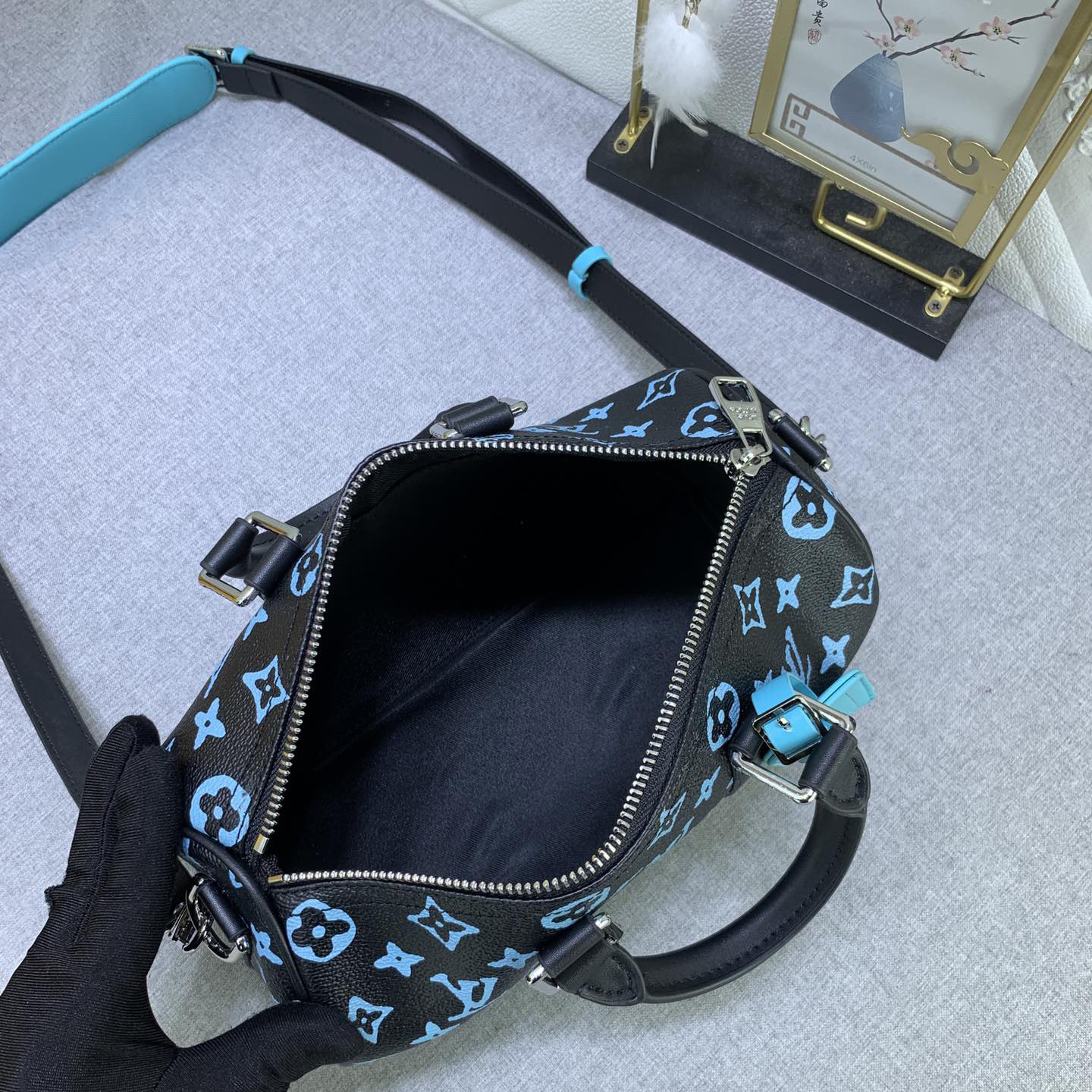 LV High Qualitys Women Bags Luxurys Handbags Unisex Traveling Bag Cleverly Using Leather Handle And Detachable Shoulder Strap, Trendy Style Easily Accompanies You Shoulder Tote Female Purse Wallet Hand Bag