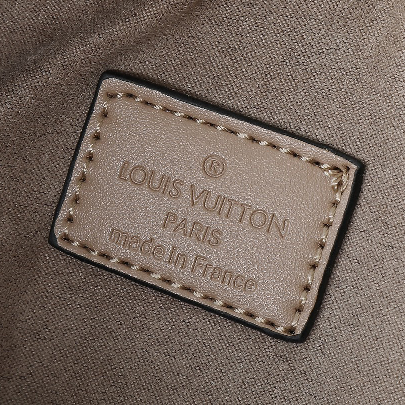 LV Designer Bag Shoulder Bag Luxury Bag Adjustable Shoulder Straps For Easy Shoulder Or Crossbody Crossbody Designer Bag Ladies Casual Handbag Chain Ladies Moon Package Half Circle Package Arc Package Pea Package Bag