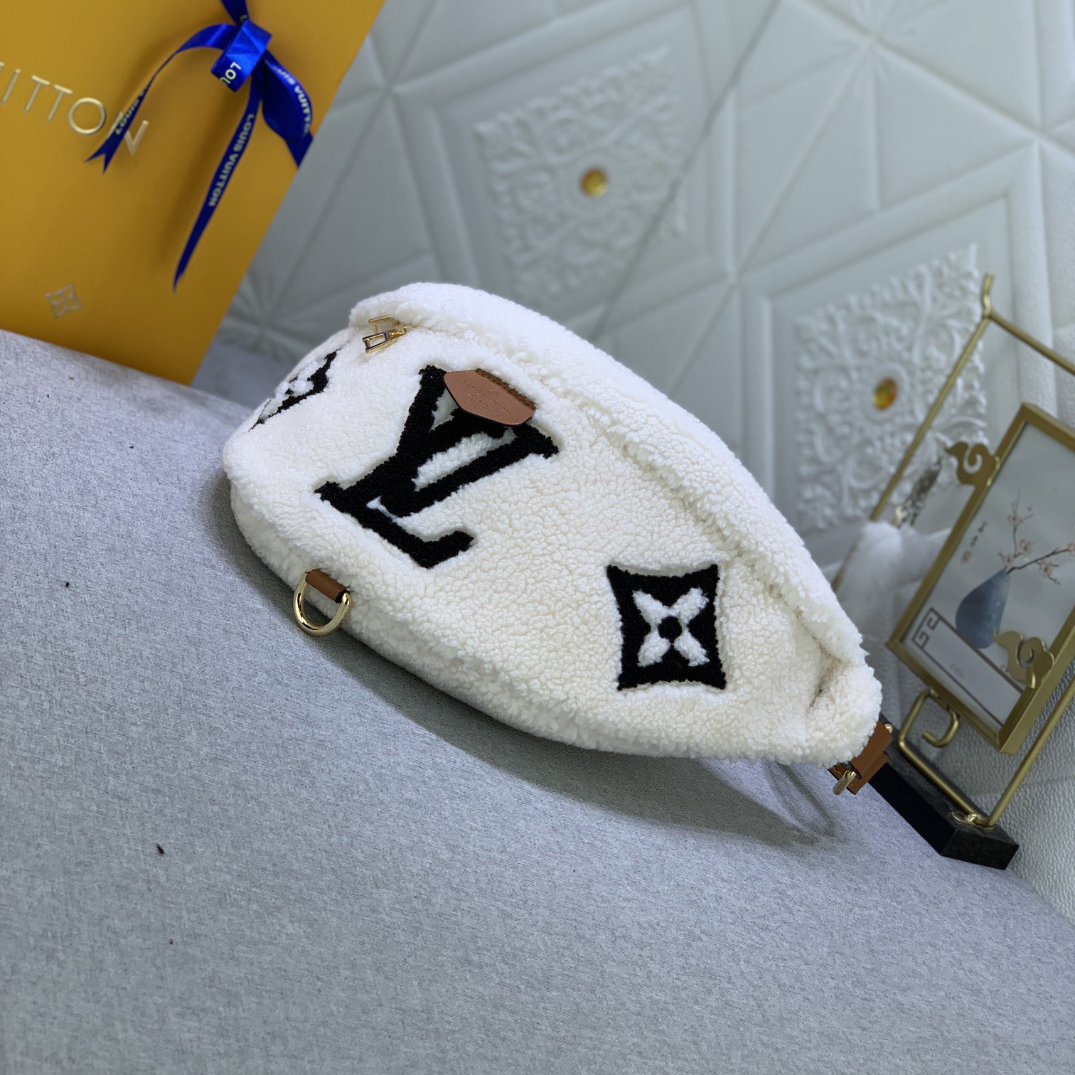 LV High Qualitys Women Waist Bag Luxurys Soft Wool Surface Create A Fluffy Appearance And Smooth Texture Ladies Clutch Bag Shoulder Tote Female Purse Wallet Waist Bag