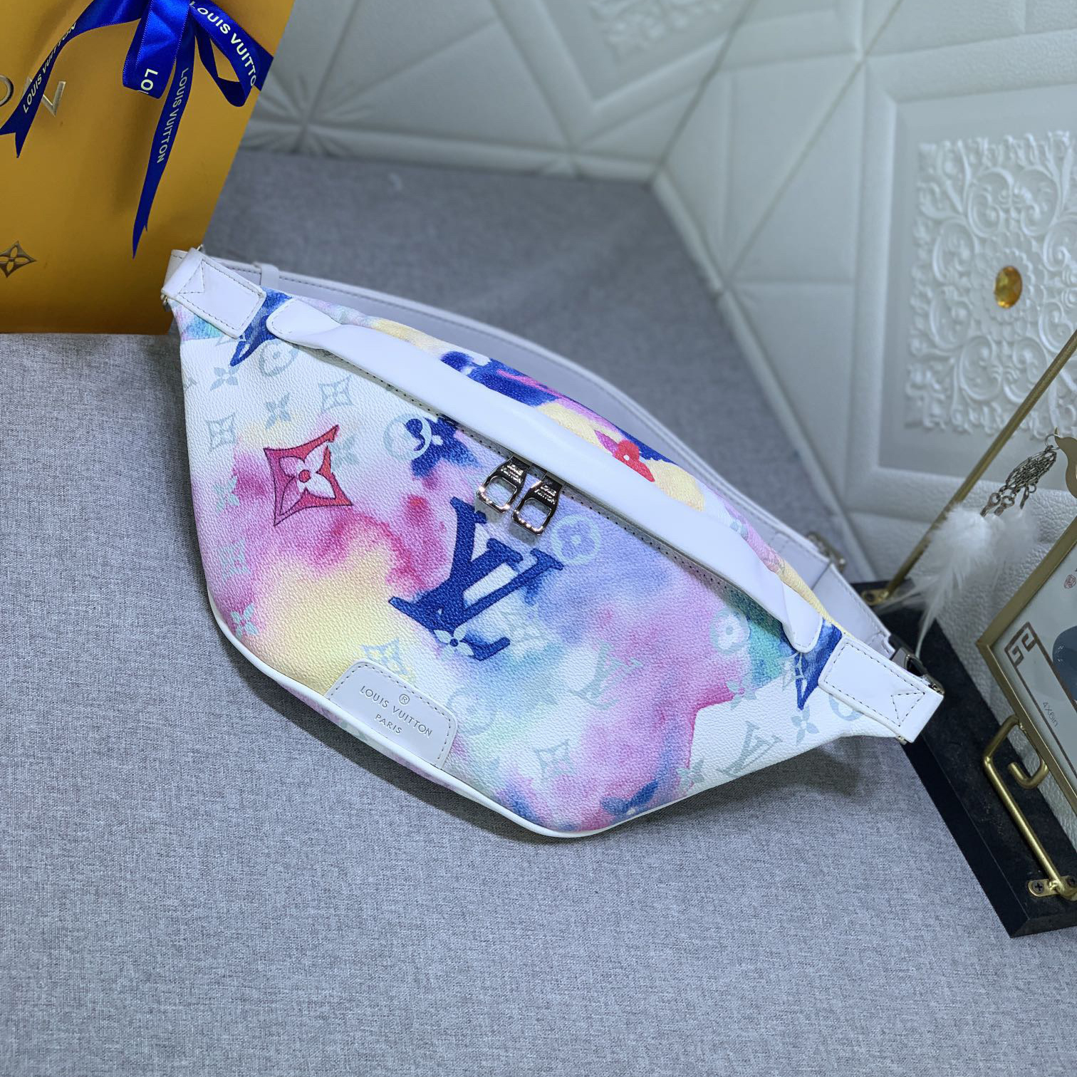 LV High Qualitys Women Waist Bag Luxurys The Pink Art Of Canvas Adjustable Waistband Provides Options For Waist Shoulder Back And Crossbody Ladies Clutch Bag Shoulder Tote Female Purse Wallet Waist Bag