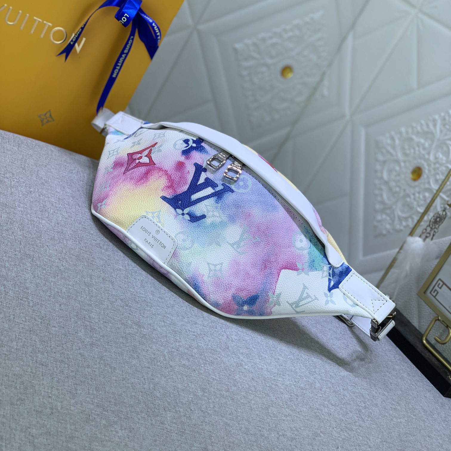 LV High Qualitys Women Waist Bag Luxurys The Pink Art Of Canvas Adjustable Waistband Provides Options For Waist Shoulder Back And Crossbody Ladies Clutch Bag Shoulder Tote Female Purse Wallet Waist Bag