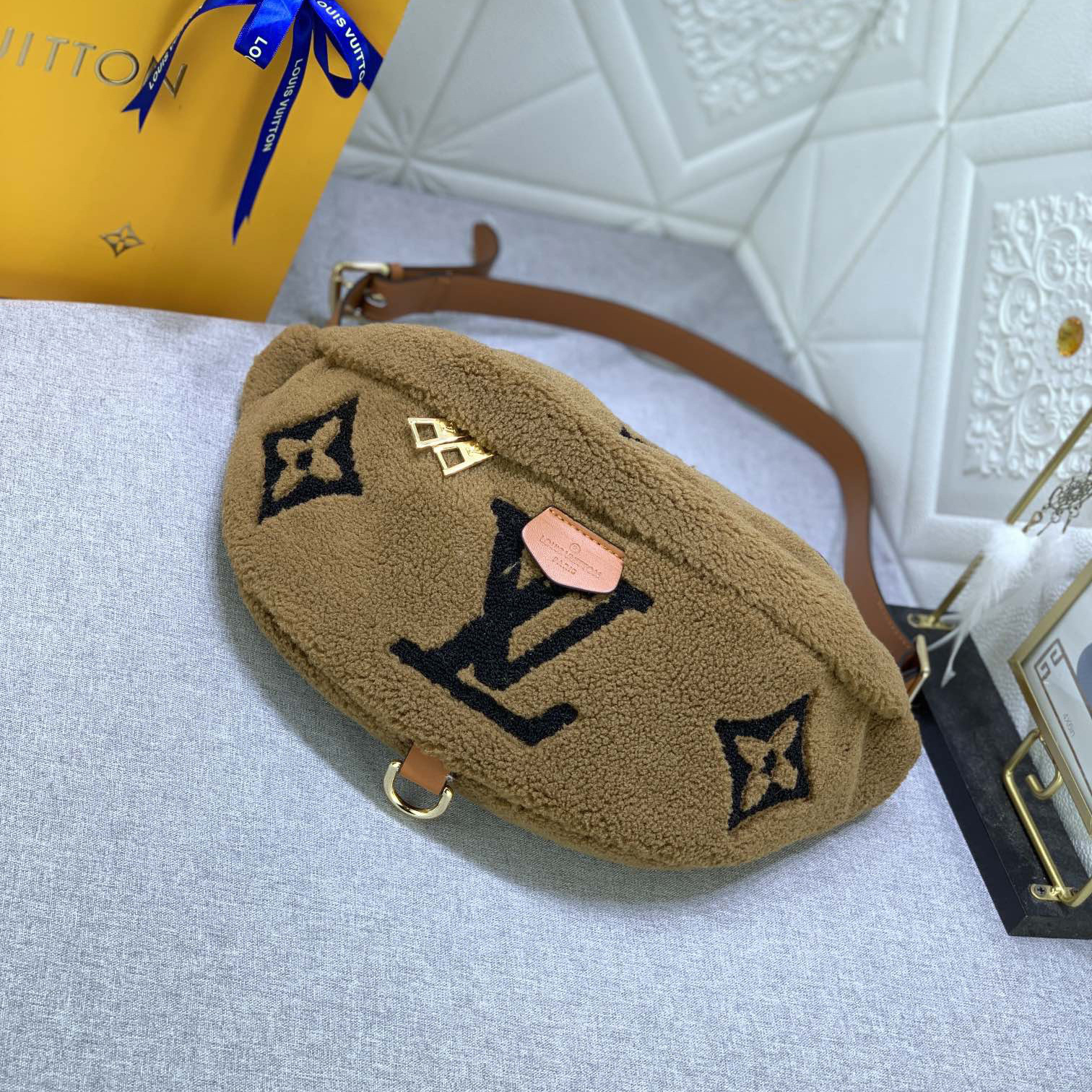 LV High Qualitys Women Waist Bag Luxurys Soft Wool Surface Create A Fluffy Appearance And Smooth Texture Ladies Clutch Bag Shoulder Tote Female Purse Wallet Waist Bag