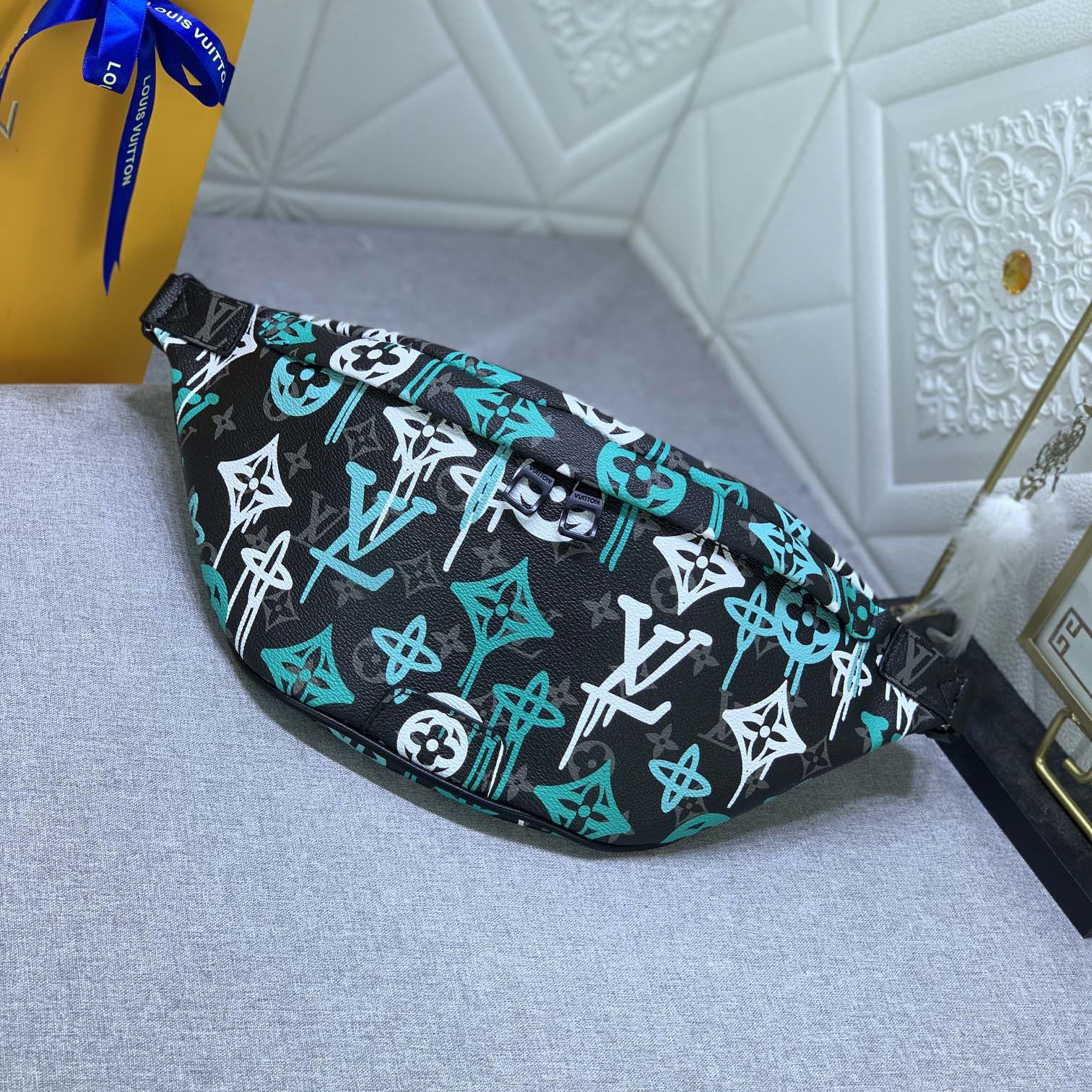 LV High Qualitys Women Waist Bag Luxurys The Pink Art Of Canvas Adjustable Waistband Provides Options For Waist Shoulder Back And Crossbody Ladies Clutch Bag Shoulder Tote Female Purse Wallet Waist Bag