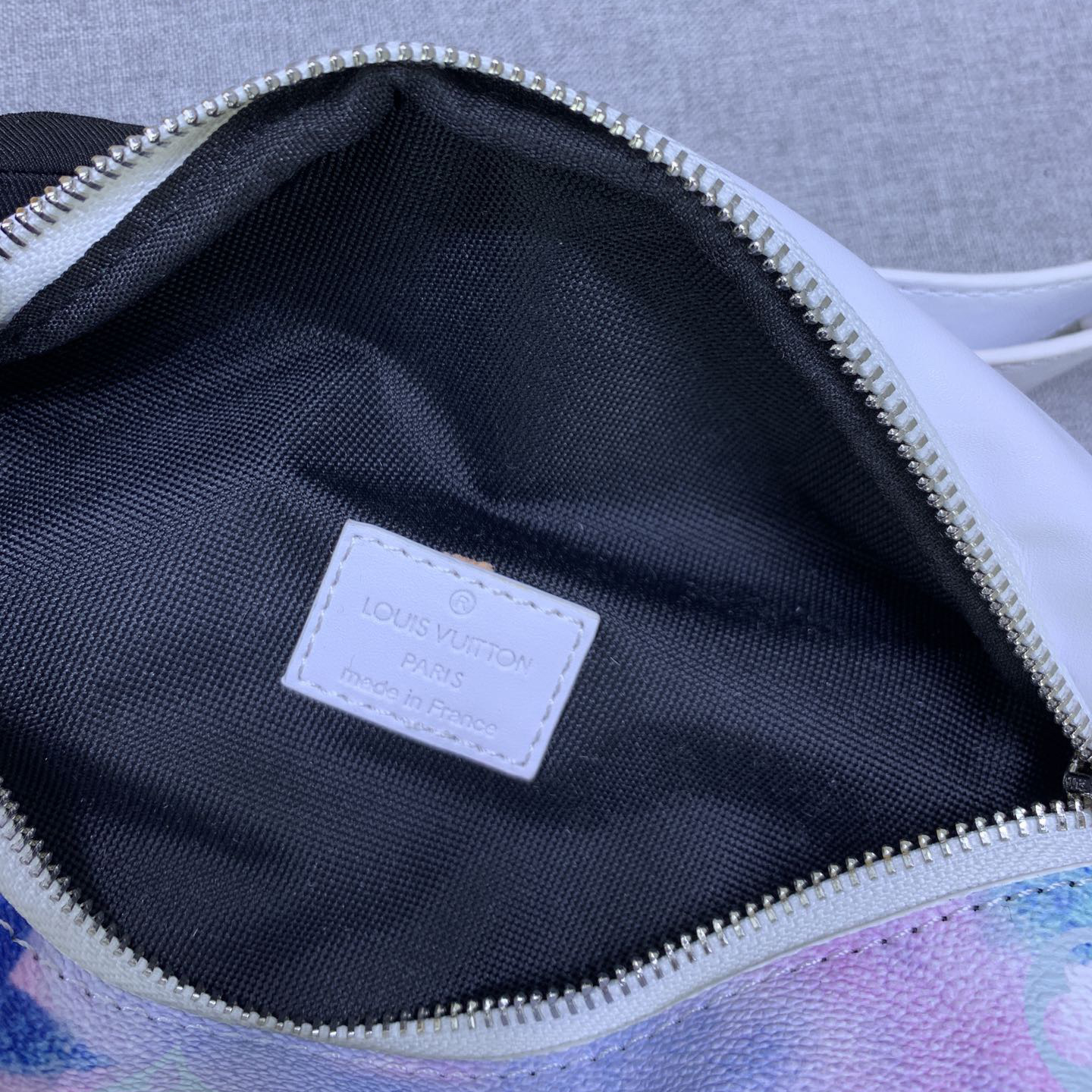 LV High Qualitys Women Waist Bag Luxurys The Pink Art Of Canvas Adjustable Waistband Provides Options For Waist Shoulder Back And Crossbody Ladies Clutch Bag Shoulder Tote Female Purse Wallet Waist Bag