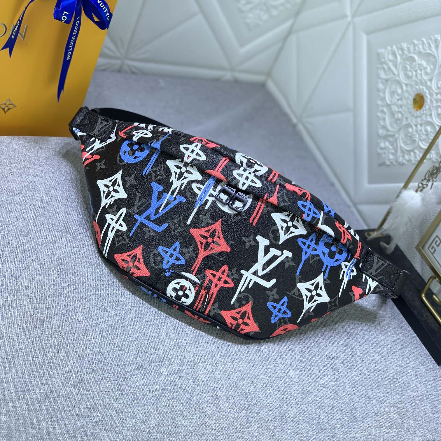 LV High Qualitys Women Waist Bag Luxurys The Pink Art Of Canvas Adjustable Waistband Provides Options For Waist Shoulder Back And Crossbody Ladies Clutch Bag Shoulder Tote Female Purse Wallet Waist Bag