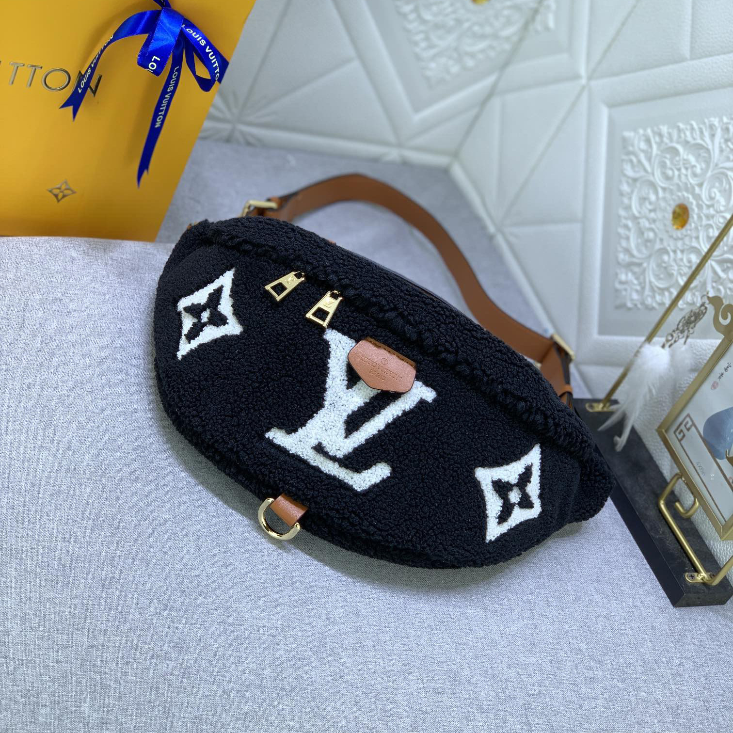LV High Qualitys Women Waist Bag Luxurys Soft Wool Surface Create A Fluffy Appearance And Smooth Texture Ladies Clutch Bag Shoulder Tote Female Purse Wallet Waist Bag