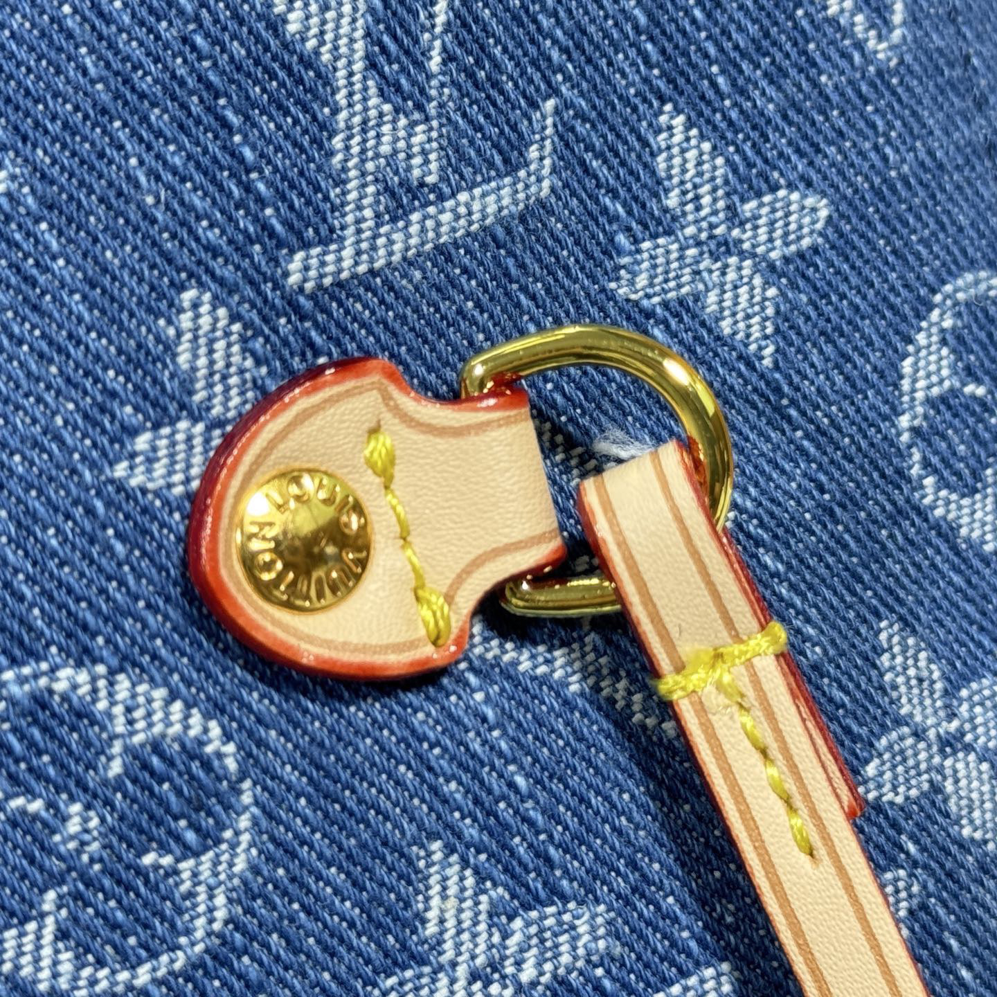 LV Designer Bagss Luxury Bag Classic Handbag The Its Ample Interior Can Accommodate Printed Laptops And Other Office Supplies Fashion Bag High Quality Leather Bag