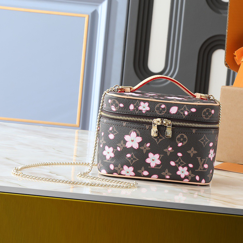 LV High Quality Women Shoulder Bags Luxuries Makeup Bag Is Made Of Monogram Coated Canvas With Rounded Strokes And Concentrated Box Shaped Contours. Double Zippers Open And Close Securely To Store The Required Monogram Shoulder Tote Female Hand Bag