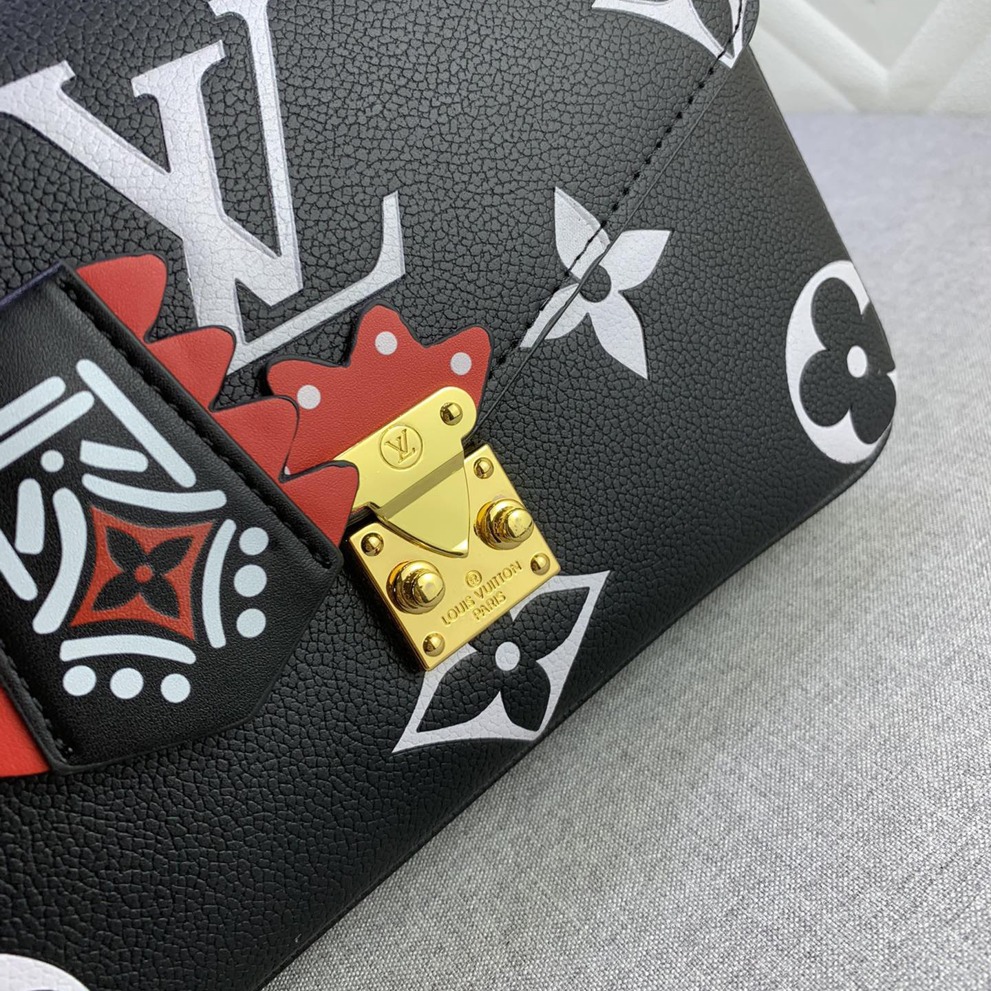 LV High Quality Women Shoulder Bags Luxury Embossed Leather Presents Oversized Monogram Print Ladies Clutch Bag With Detachable And Adjustable Shoulder Straps For Shoulder Or Crossbody Selection Shoulder Tote Female Purse Wallet Hand Bag