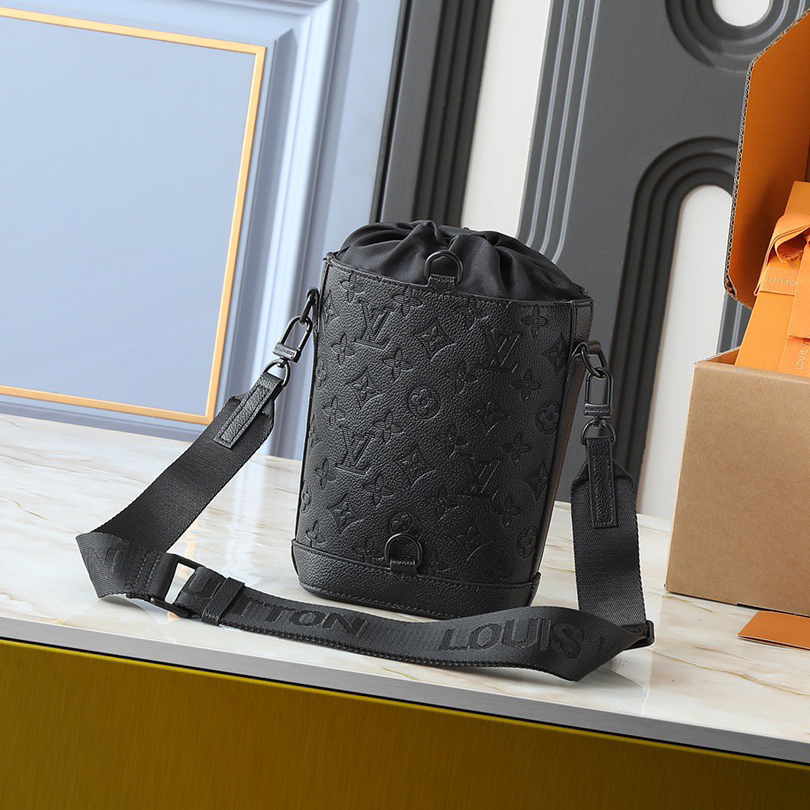 LV High qualitys Women Shoulder Bags Luxurys Cow leather has a more delicate grain texture and smooth texture, shaping a flexible drawstring structure Ladies Clutch Bag Shoulder Tote Female Purse Wallet Hand Bag