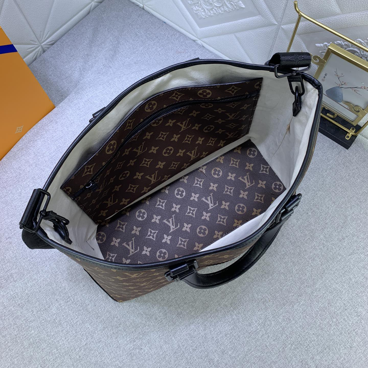 LV High Quality Women Shoulder Bags Luxurysmonogram Macassar Canvas Creates Ample Space, Paired With A Practical Phone Case Cleverly Use Adjustable Shoulder Straps And A Flat Handle For Comfortable Shoulder And Back Female Purse Wallet Hand Bag