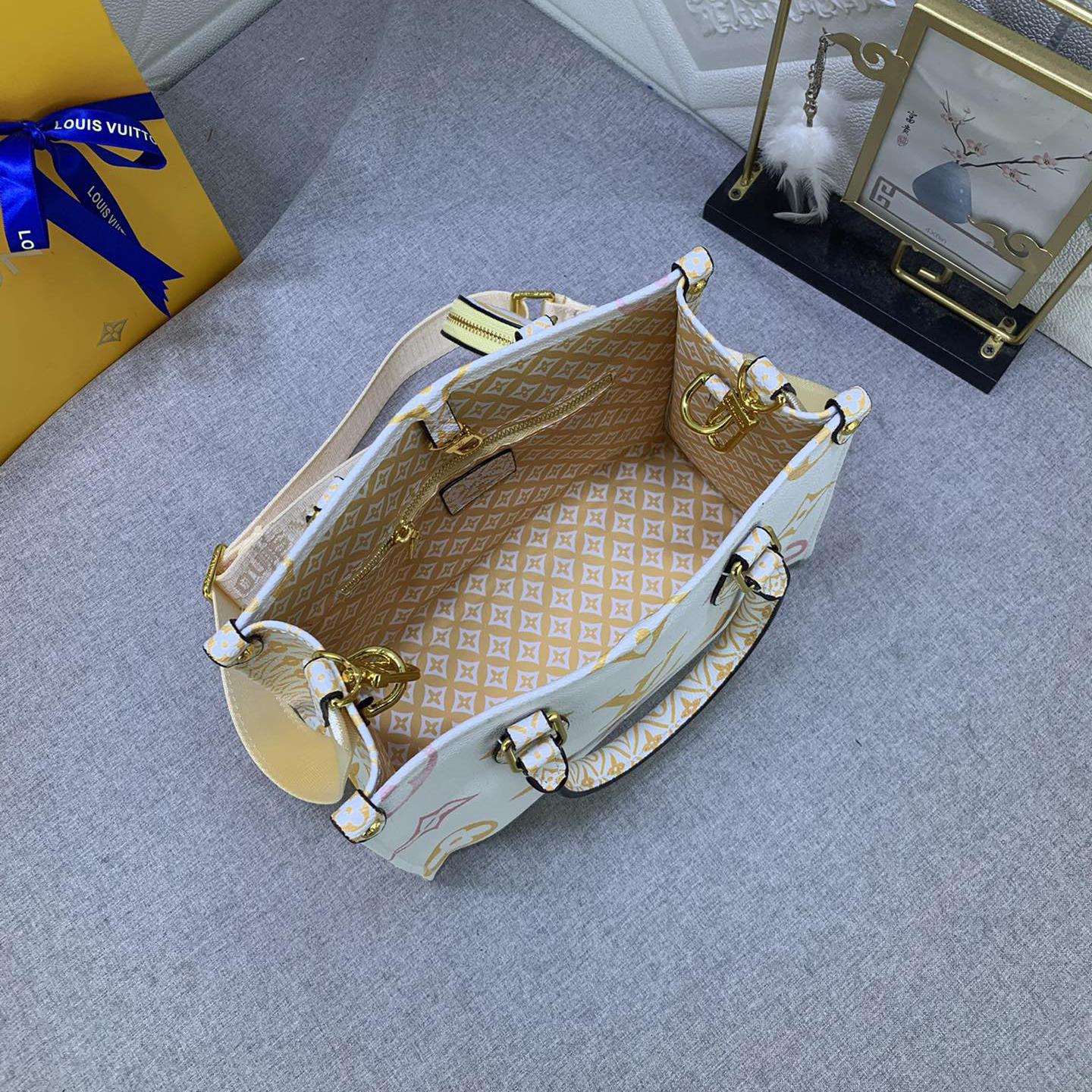 LV High Quality Women Shoulder Bags Luxury Canvas Rendering New Gradient Color Tone Ladies Clutch Bag Detachable Round Zero, Detachable Jacquard Shoulder Straps Shoulder Tote Female Purse Wallet Hand Bag