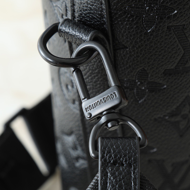 LV High qualitys Women Shoulder Bags Luxurys Cow leather has a more delicate grain texture and smooth texture, shaping a flexible drawstring structure Ladies Clutch Bag Shoulder Tote Female Purse Wallet Hand Bag