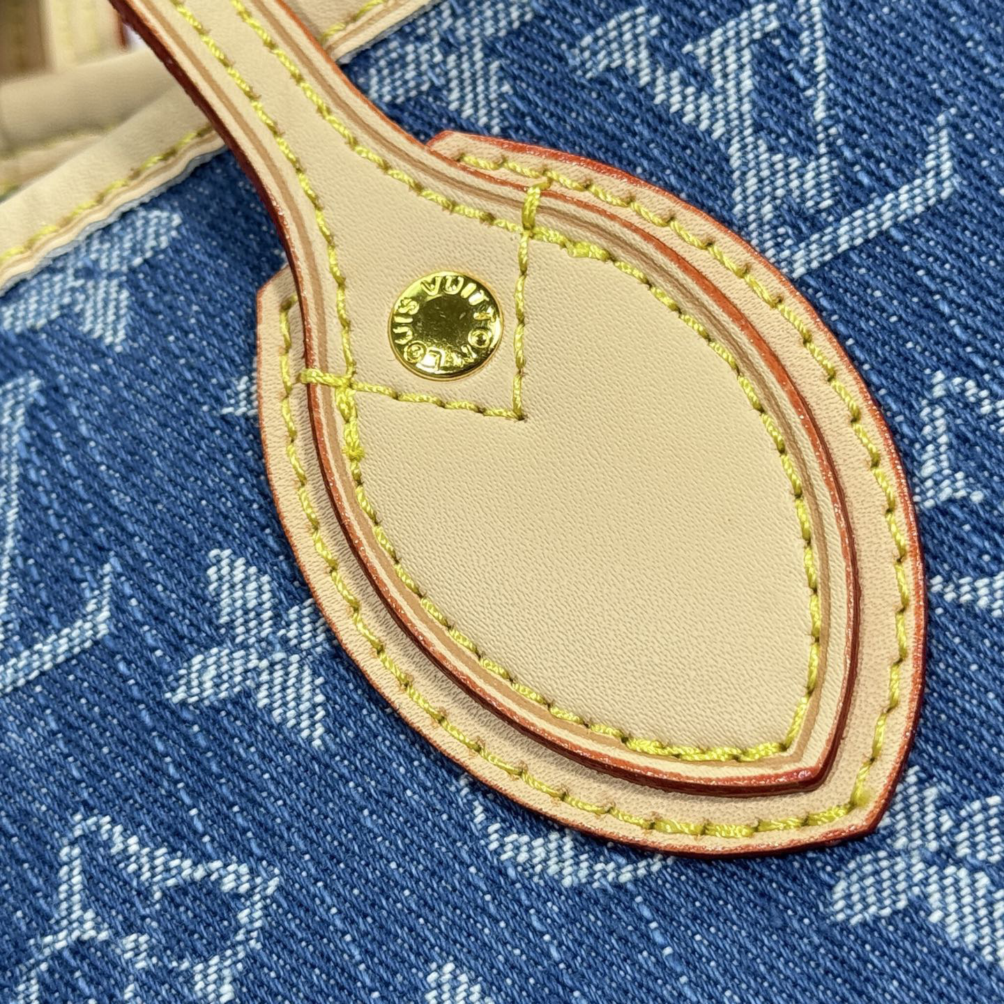 LV Designer Bagss Luxury Bag Classic Handbag The Its Ample Interior Can Accommodate Printed Laptops And Other Office Supplies Fashion Bag High Quality Leather Bag