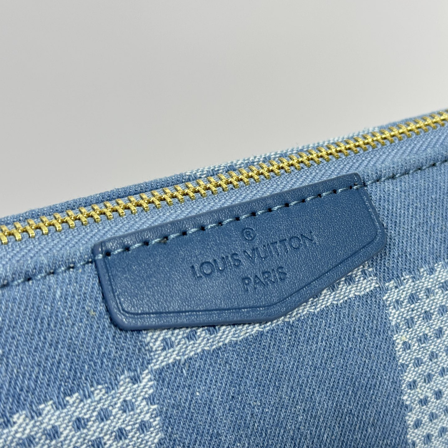 LV High Quality Women Shoulder Bags Luxury Handbags Are Made Of Monogram Eclipse Coated Canvas. The Detachable And Adjustable Fabric Shoulder Straps Enable Shoulder And Crossbody Carrying. Monogram Reverse Shoulder Tote Female Purse Wallet Hand Bag