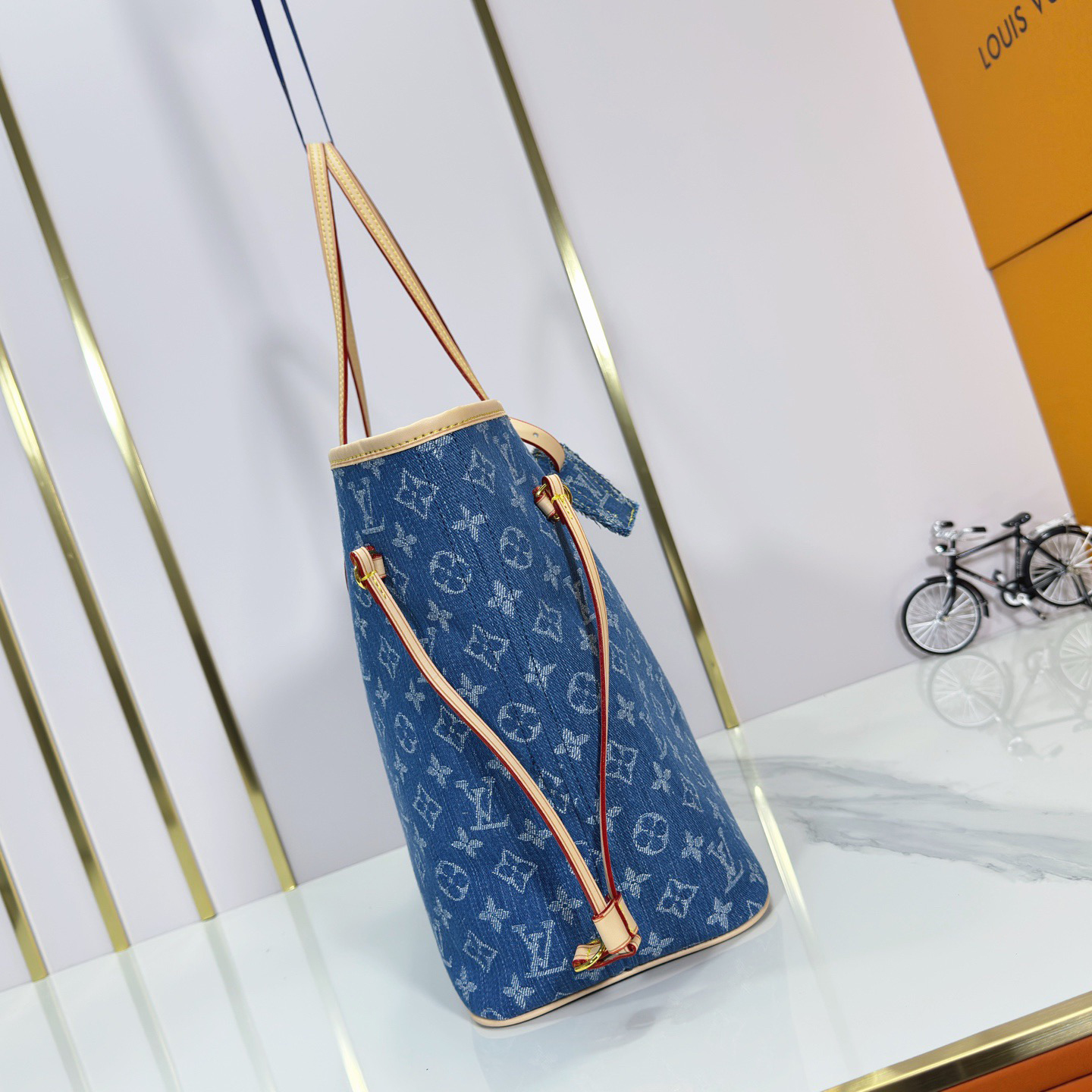 LV Designer Bagss Luxury Bag Classic Handbag The Its Ample Interior Can Accommodate Printed Laptops And Other Office Supplies Fashion Bag High Quality Leather Bag