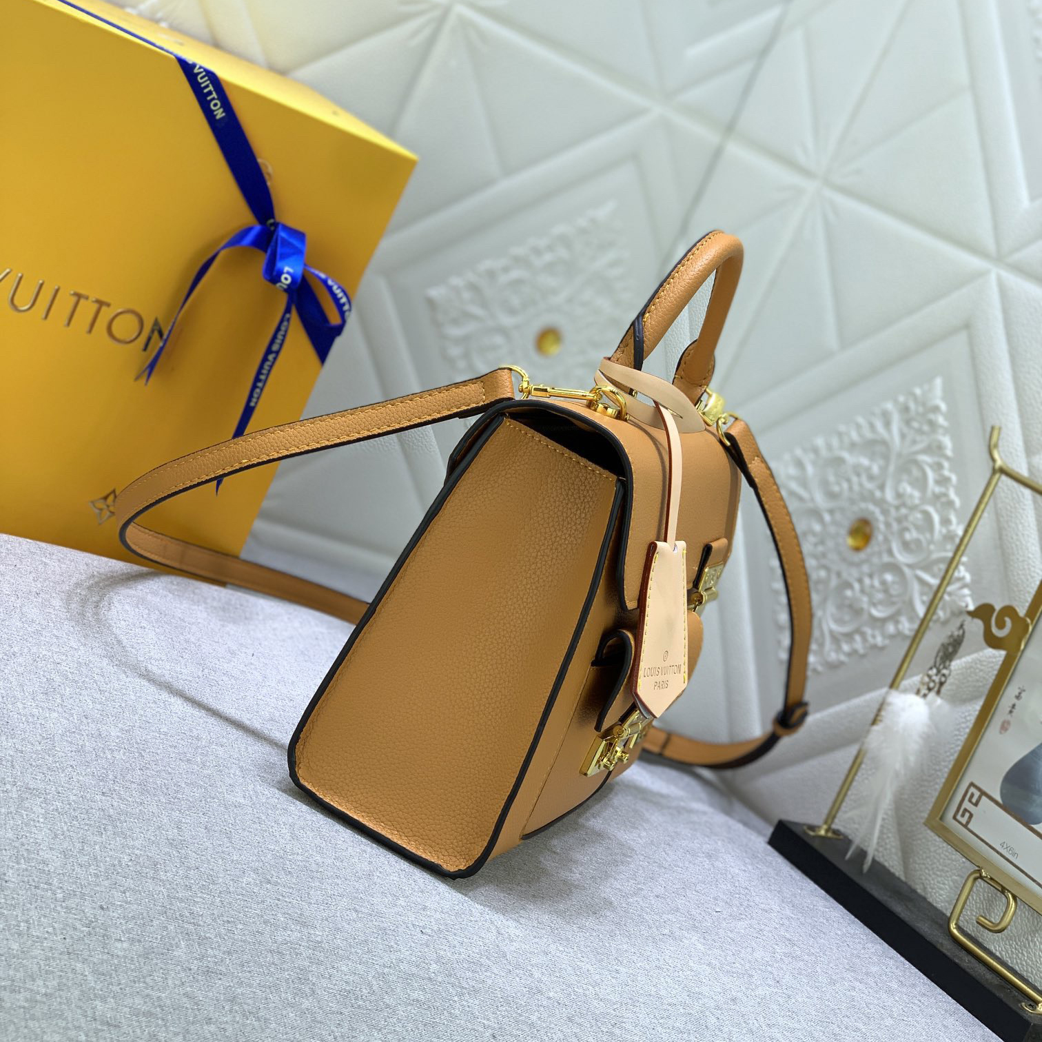 LV High Quality Women Shoulder Bags Luxury Solid Color Leather Handbag with Regular Trapezoidal Contour and Arched Handle Ladies Clutch Bag Asymmetric Metal S-Lock Shoulder Tote Female Purse Wallet Hand Bag