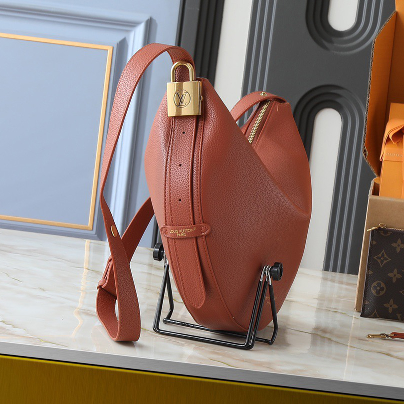 LV High Quality Women Shoulder Bags Luxury Soft cowhide will present a unique color with the passage of time Ladies Clutch Bag made of vintage metal padlocks and detachable and switchable multiple carrying methods Shoulder