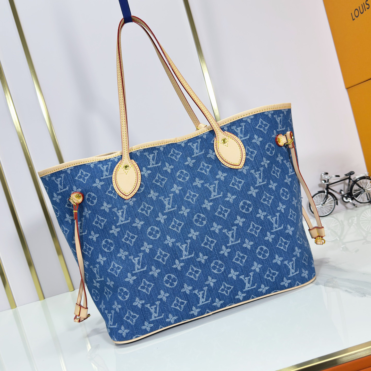 LV Designer Bagss Luxury Bag Classic Handbag The Its Ample Interior Can Accommodate Printed Laptops And Other Office Supplies Fashion Bag High Quality Leather Bag