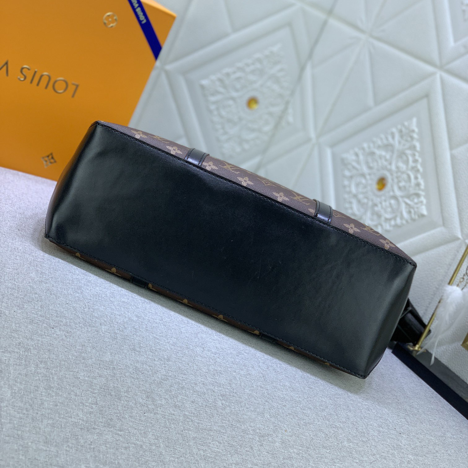 LV High Quality Women Shoulder Bags Luxurysmonogram Macassar Canvas Creates Ample Space, Paired With A Practical Phone Case Cleverly Use Adjustable Shoulder Straps And A Flat Handle For Comfortable Shoulder And Back Female Purse Wallet Hand Bag