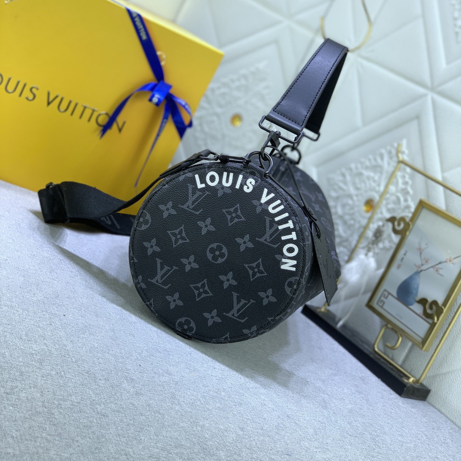 LV High Quality Women Shoulder Bags Luxury Soft Cylindrical Bag With Wide Handle And Wide Shoulder Strap Suitable For Handsome And Casual Boys And Girls Ladies Clutch Bag Shoulder Tote Female Purse Wallet Hand Bag