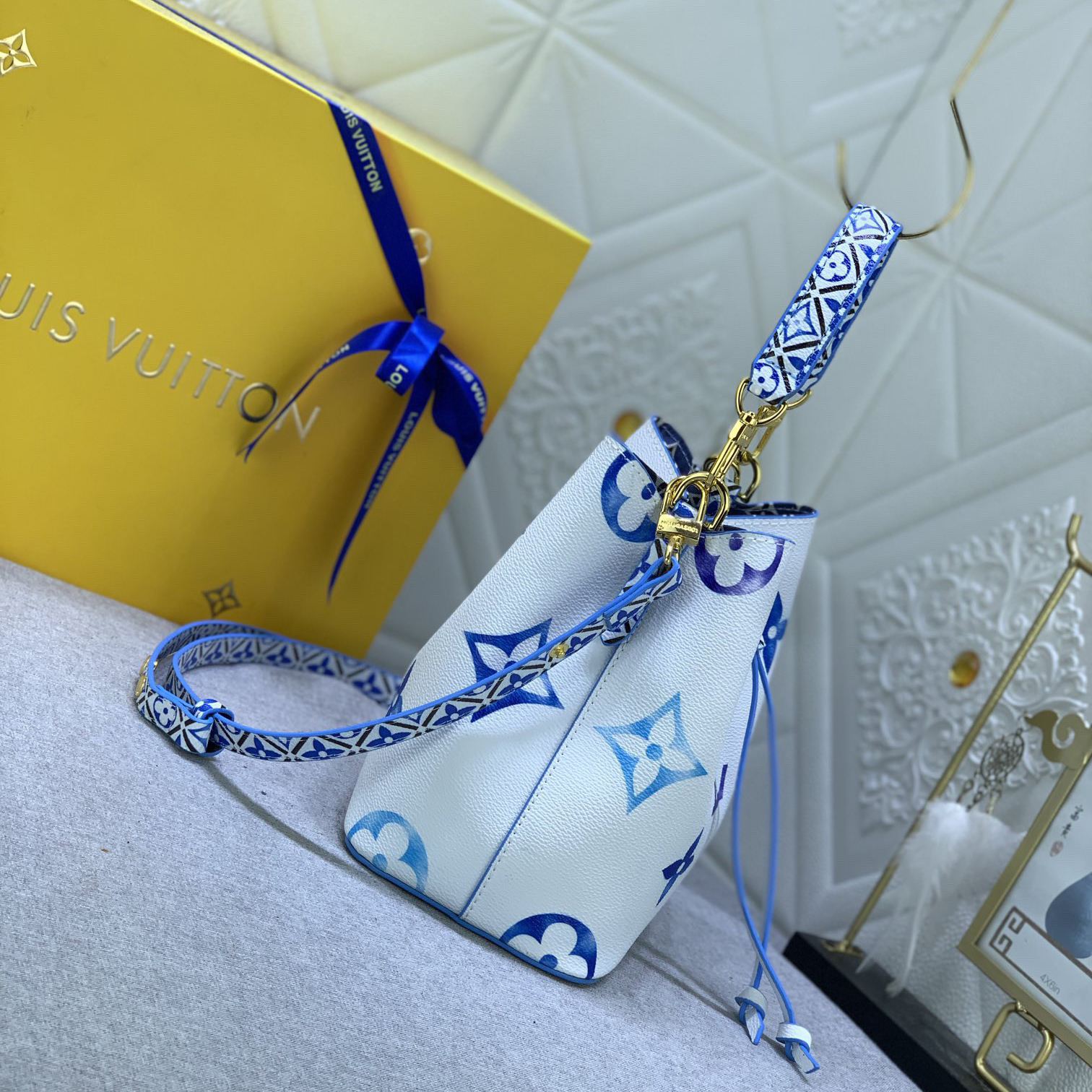 LV High Quality Women Shoulder Bags Luxury Bucket Bags Are Made Of Elegant Canvas Depicting Giant Monogram Print With Drawstring And Central Buckle. The Inner Bag Is Ladies Clutch Bag Shoulder Tote Female Purse Wallet Hand Bag