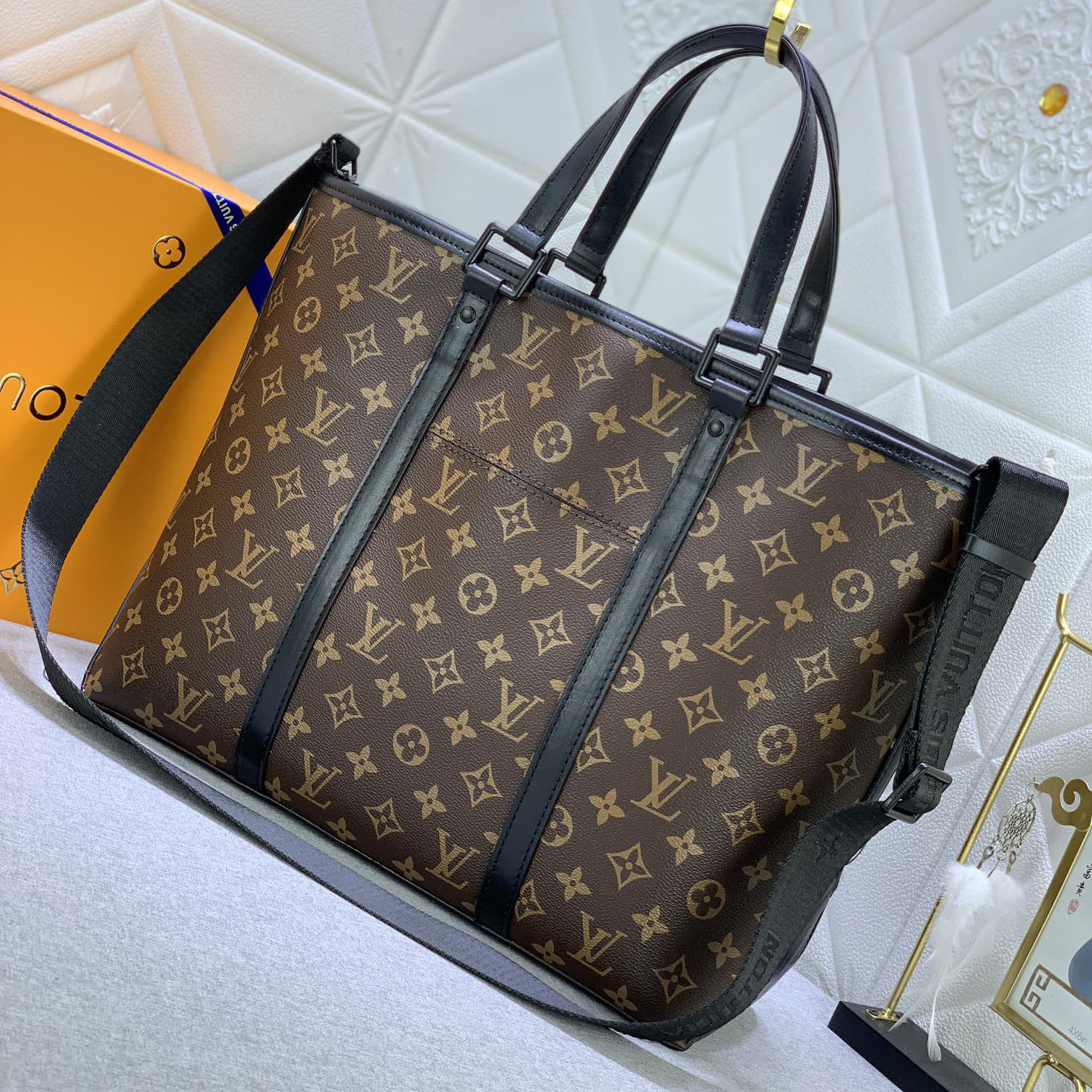 LV High Quality Women Shoulder Bags Luxurysmonogram Macassar Canvas Creates Ample Space, Paired With A Practical Phone Case Cleverly Use Adjustable Shoulder Straps And A Flat Handle For Comfortable Shoulder And Back Female Purse Wallet Hand Bag