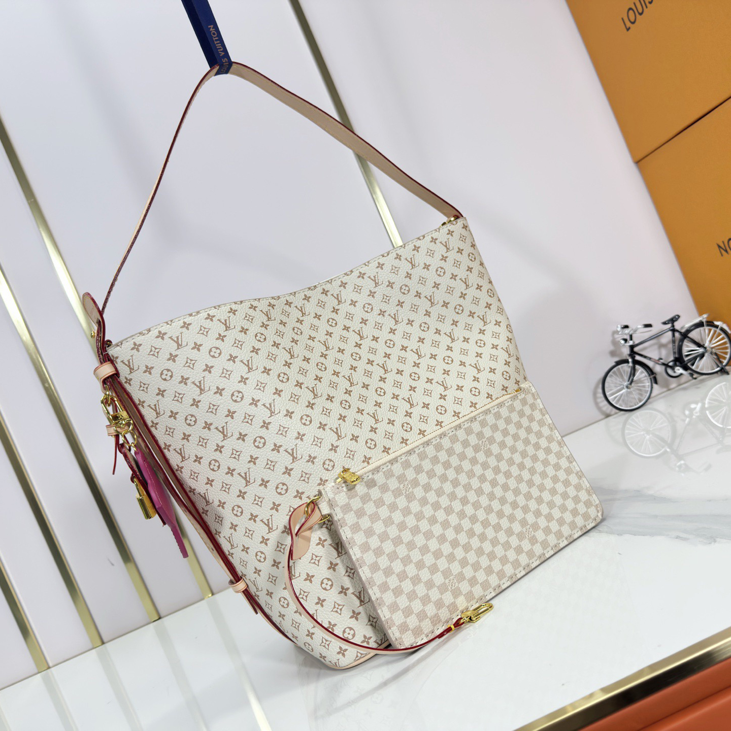 LV Designer Bagss Luxury Bag Classic Handbag The Its Ample Interior Can Accommodate Printed Laptops And Other Office Supplies Fashion Bag High Quality Leather Bag