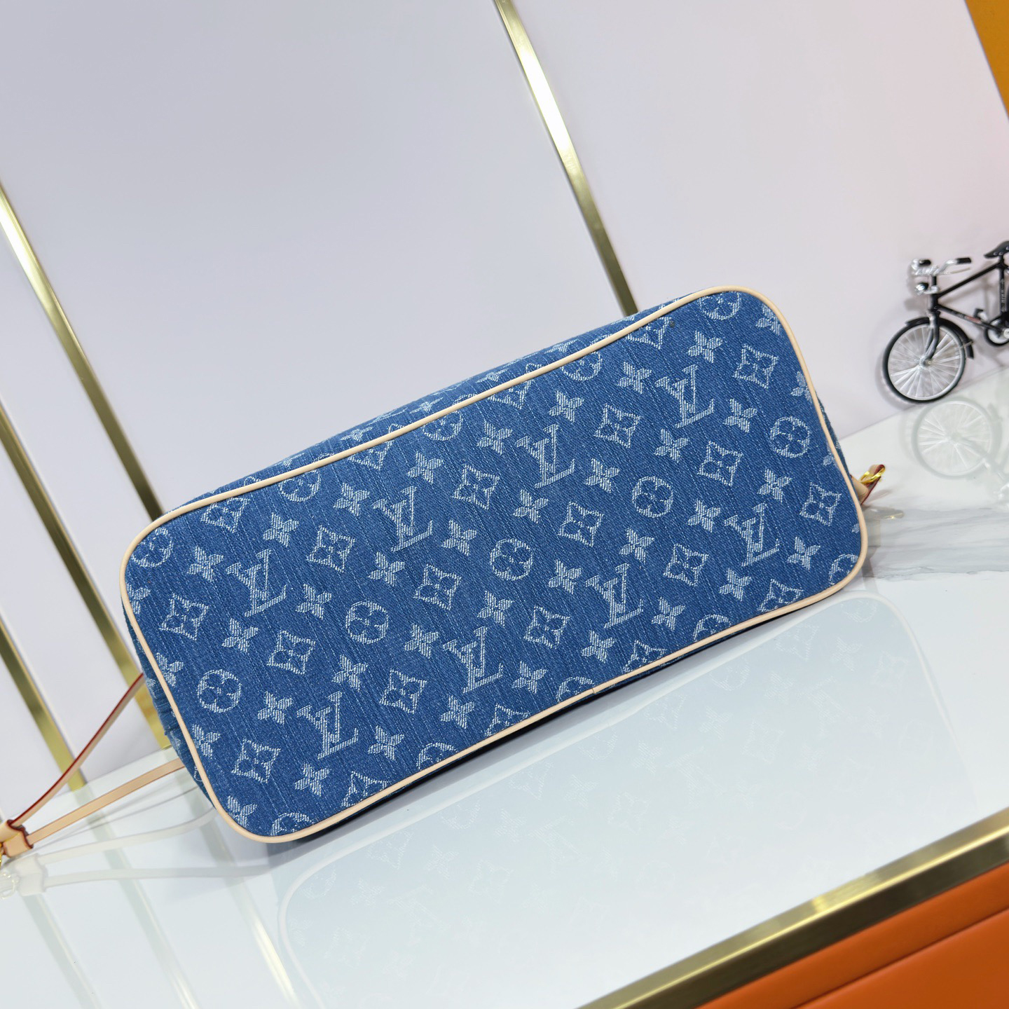 LV Designer Bagss Luxury Bag Classic Handbag The Its Ample Interior Can Accommodate Printed Laptops And Other Office Supplies Fashion Bag High Quality Leather Bag