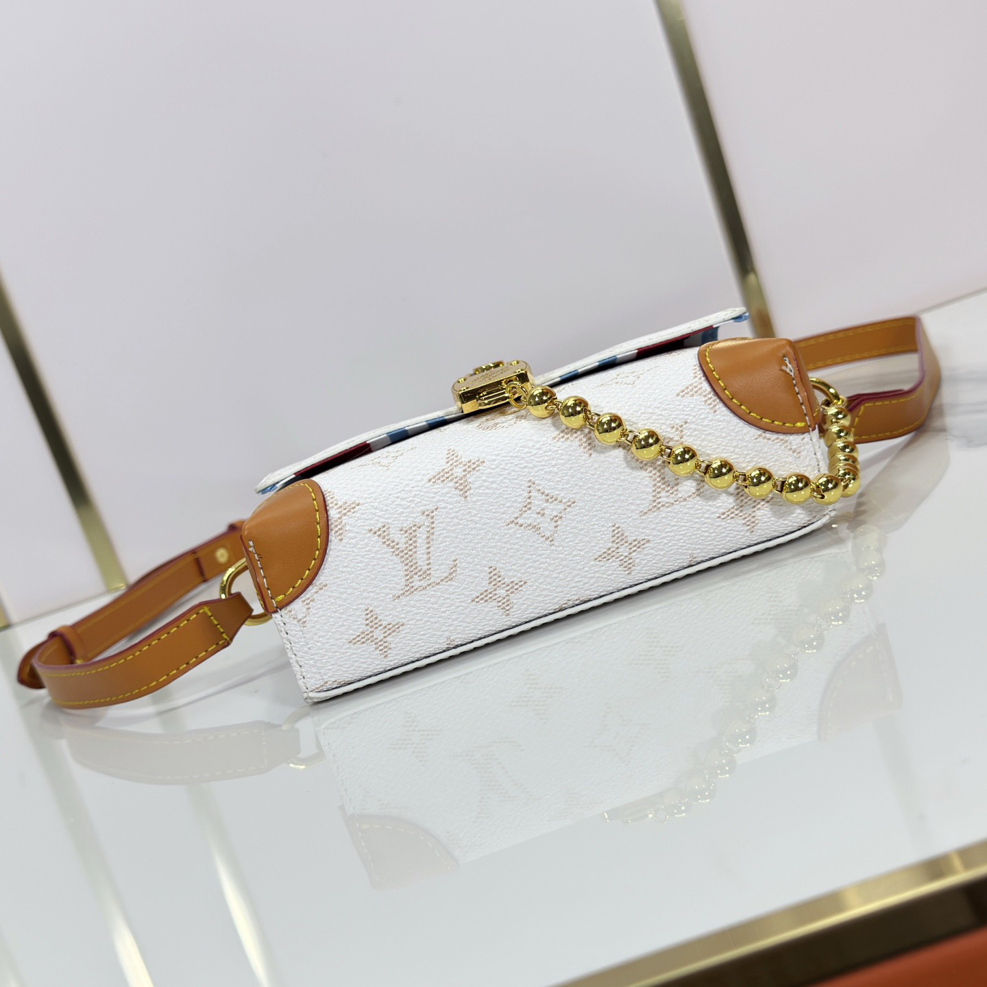 LV High Quality Women Shoulder Bags Luxury Mini Handbag Is Made Of Monogram Canvas, Paired With Distressed Cowhide Trim And Eye-Catching Metal Pieces. The Adjustable Shoulder Straps Enable Shoulder And Crossbody Carrying. Monogram Reverse Shoulder To