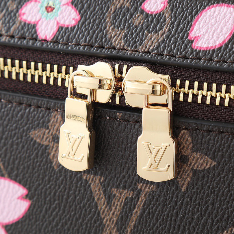 LV High Quality Women Shoulder Bags Luxuries Makeup Bag Is Made Of Monogram Coated Canvas With Rounded Strokes And Concentrated Box Shaped Contours. Double Zippers Open And Close Securely To Store The Required Monogram Shoulder Tote Female Hand Bag