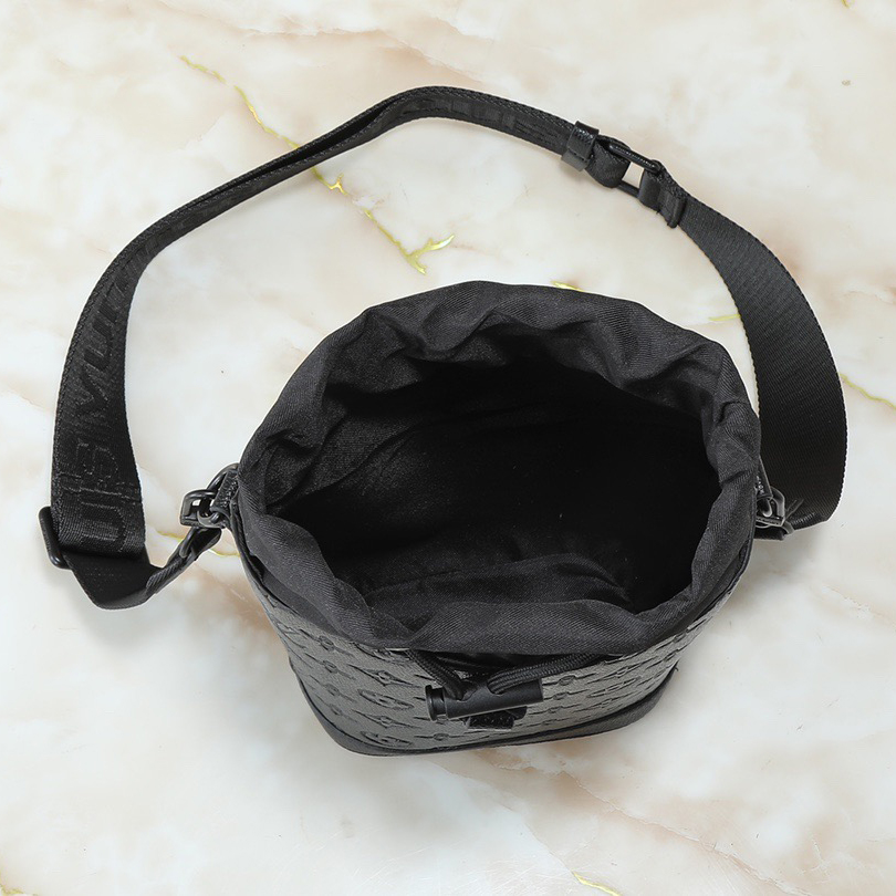 LV High qualitys Women Shoulder Bags Luxurys Cow leather has a more delicate grain texture and smooth texture, shaping a flexible drawstring structure Ladies Clutch Bag Shoulder Tote Female Purse Wallet Hand Bag