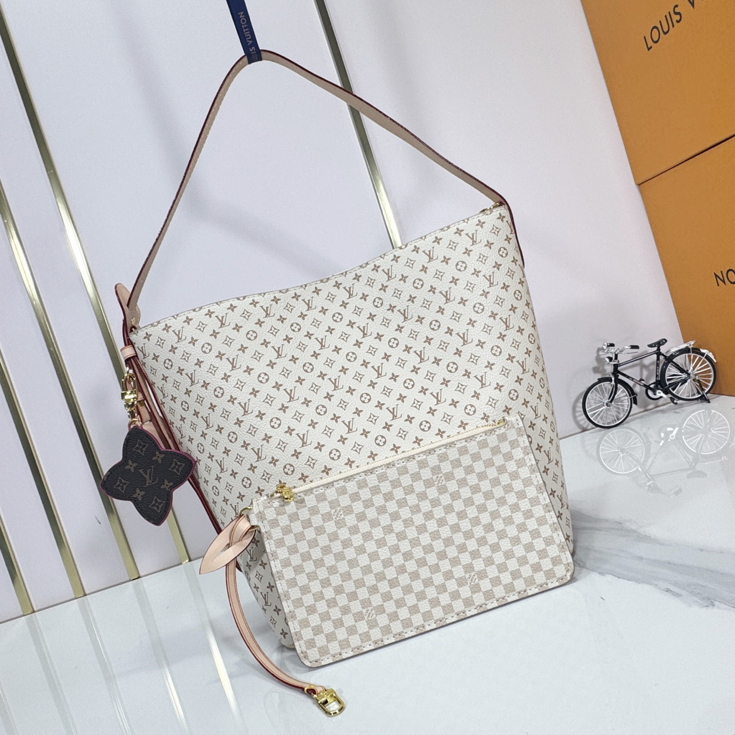 LV Designer Bagss Luxury Bag Classic Handbag The Its Ample Interior Can Accommodate Printed Laptops And Other Office Supplies Fashion Bag High Quality Leather Bag