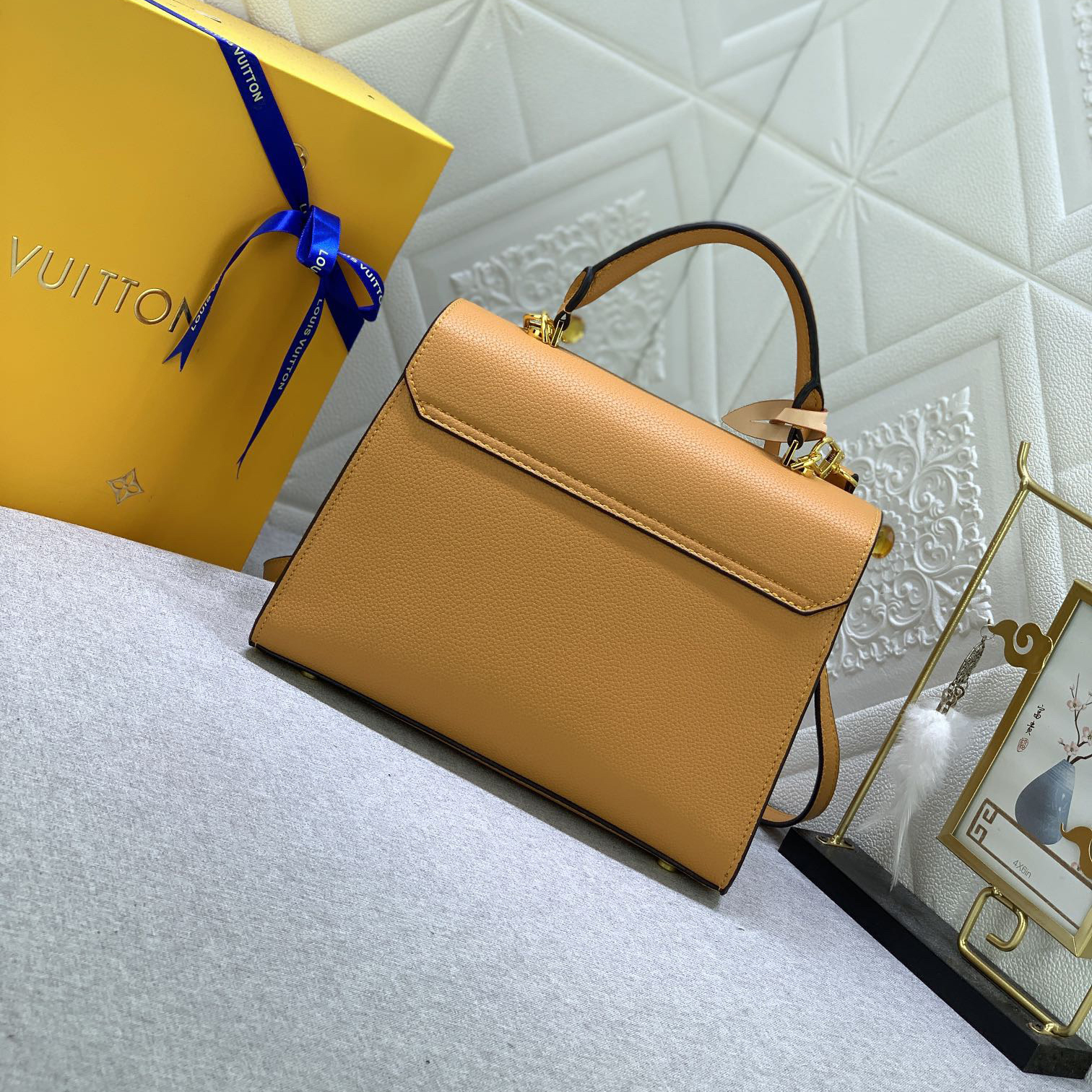 LV High Quality Women Shoulder Bags Luxury Solid Color Leather Handbag with Regular Trapezoidal Contour and Arched Handle Ladies Clutch Bag Asymmetric Metal S-Lock Shoulder Tote Female Purse Wallet Hand Bag