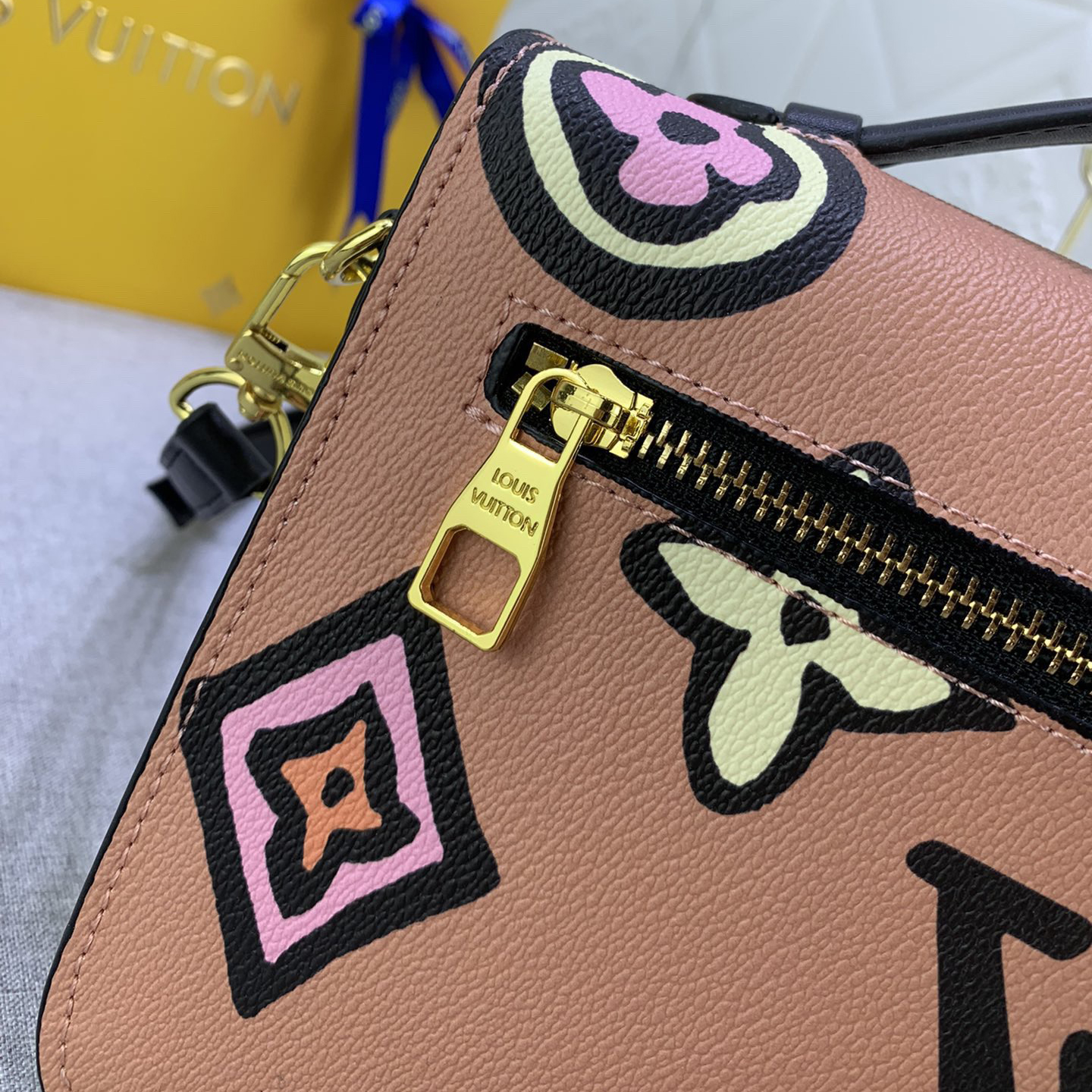 LV High Quality Women Shoulder Bags Luxury Postman Bag Is Made Of Soft Monogram Canvas Material Ladies Clutch Bag Shoulder Tote Female Purse Wallet Hand Bag