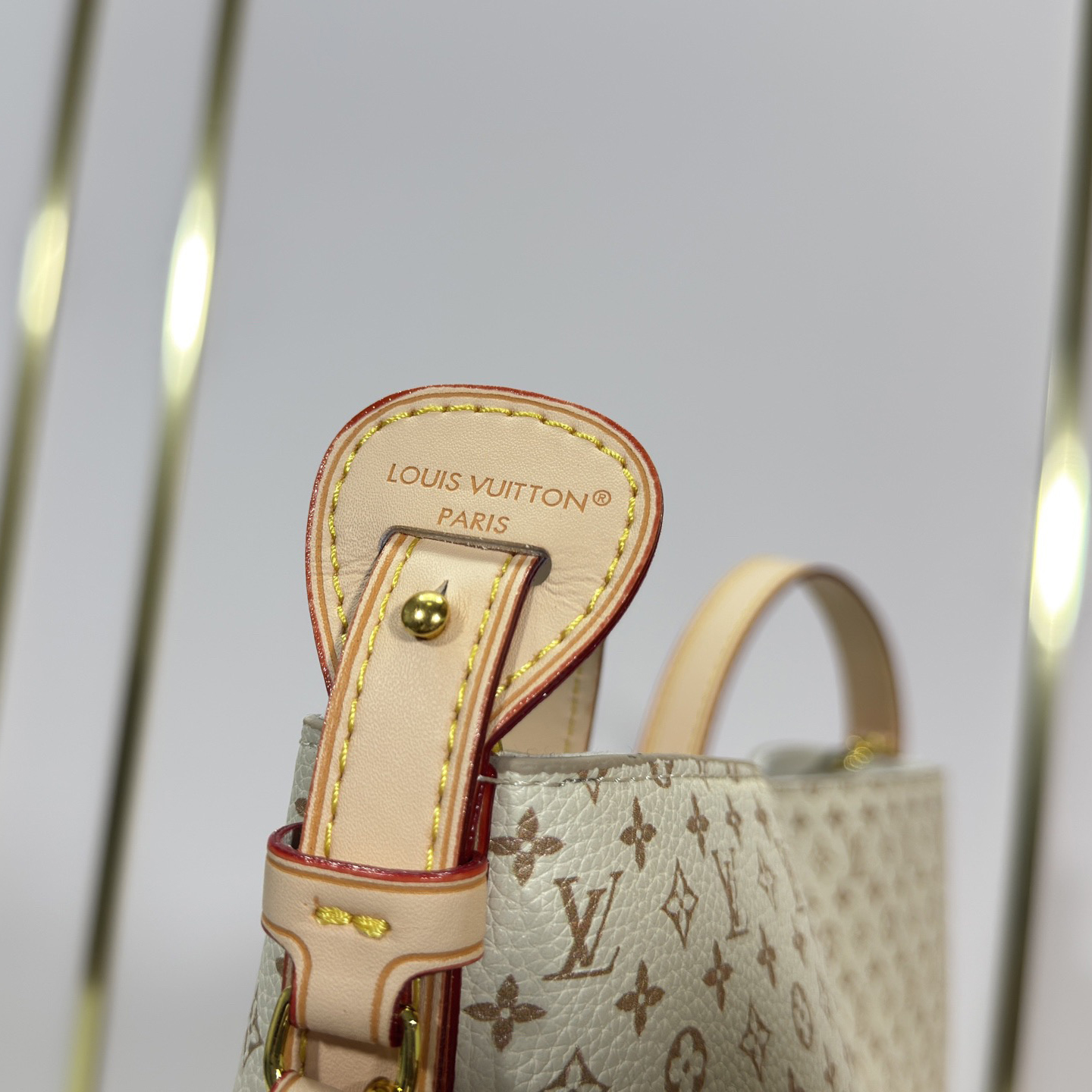 LV Designer Bagss Luxury Bag Classic Handbag The Its Ample Interior Can Accommodate Printed Laptops And Other Office Supplies Fashion Bag High Quality Leather Bag