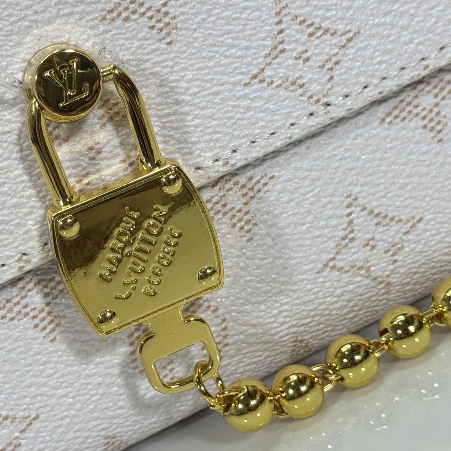 LV High Quality Women Shoulder Bags Luxury Mini Handbag Is Made Of Monogram Canvas, Paired With Distressed Cowhide Trim And Eye-Catching Metal Pieces. The Adjustable Shoulder Straps Enable Shoulder And Crossbody Carrying. Monogram Reverse Shoulder To